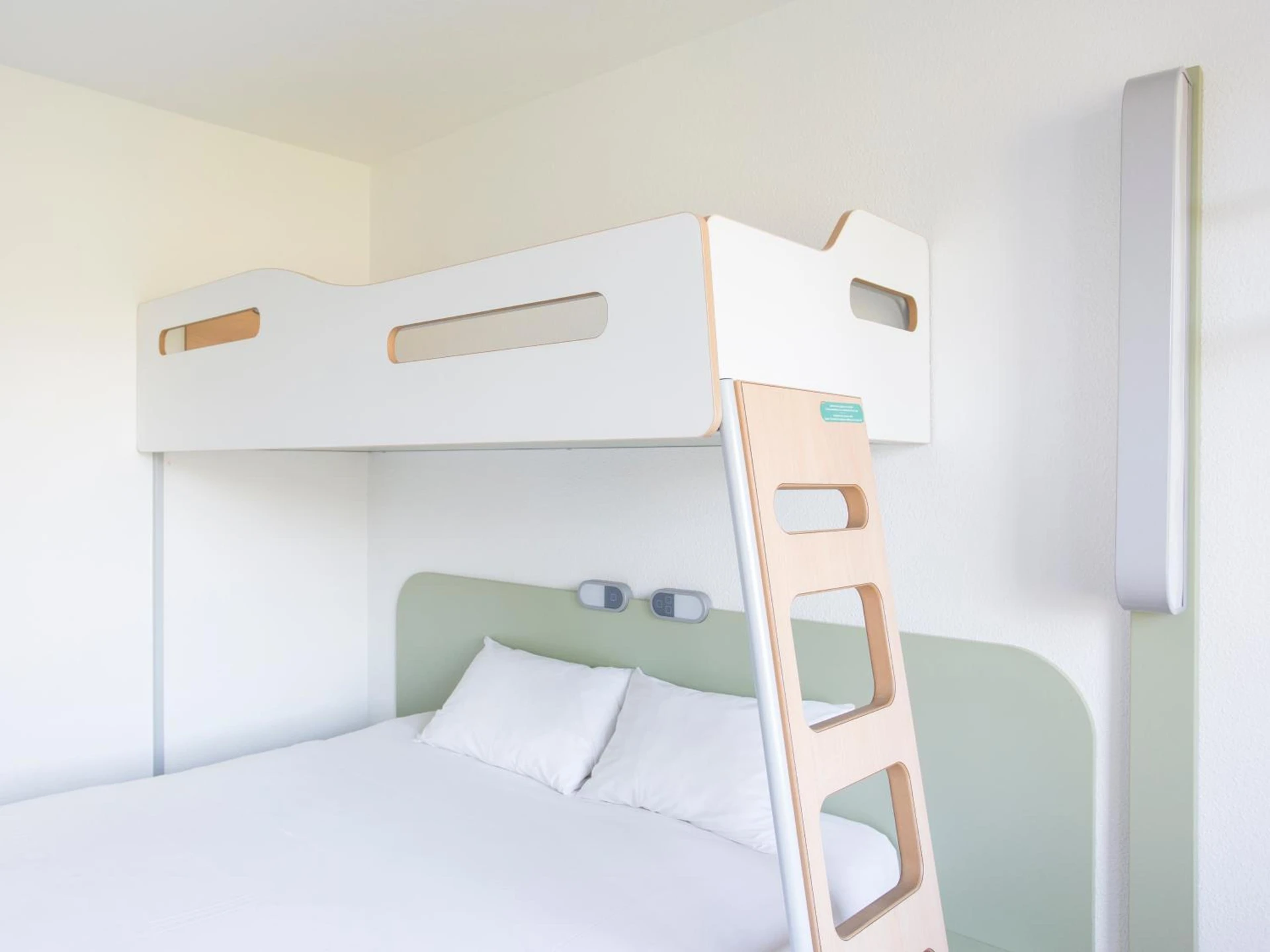 Chambre disponible pour un séminaire d'entreprise à ibis budget Pau Lescar - Lescar