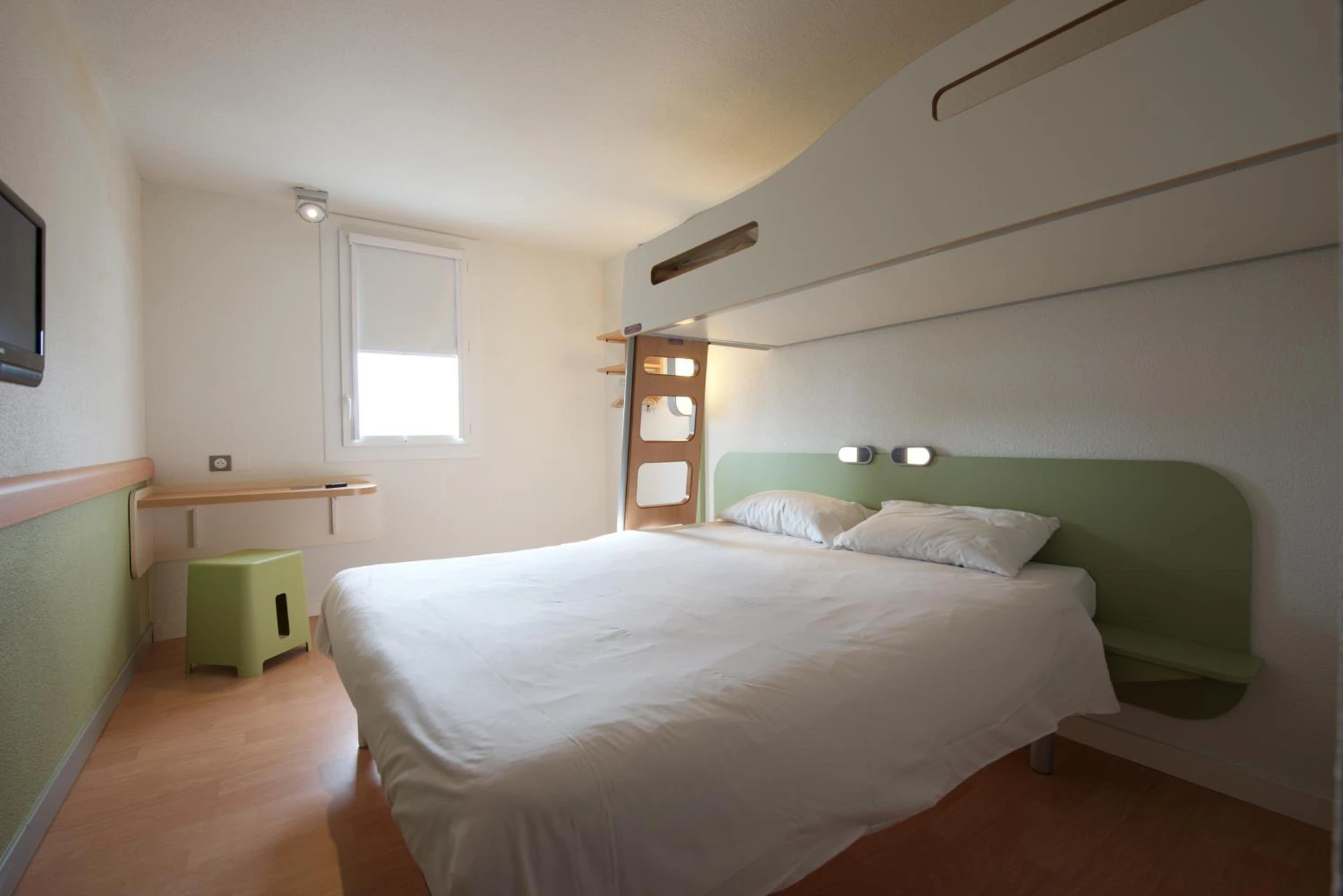 Chambre disponible pour un séminaire d'entreprise à ibis budget Pau Lescar - Lescar