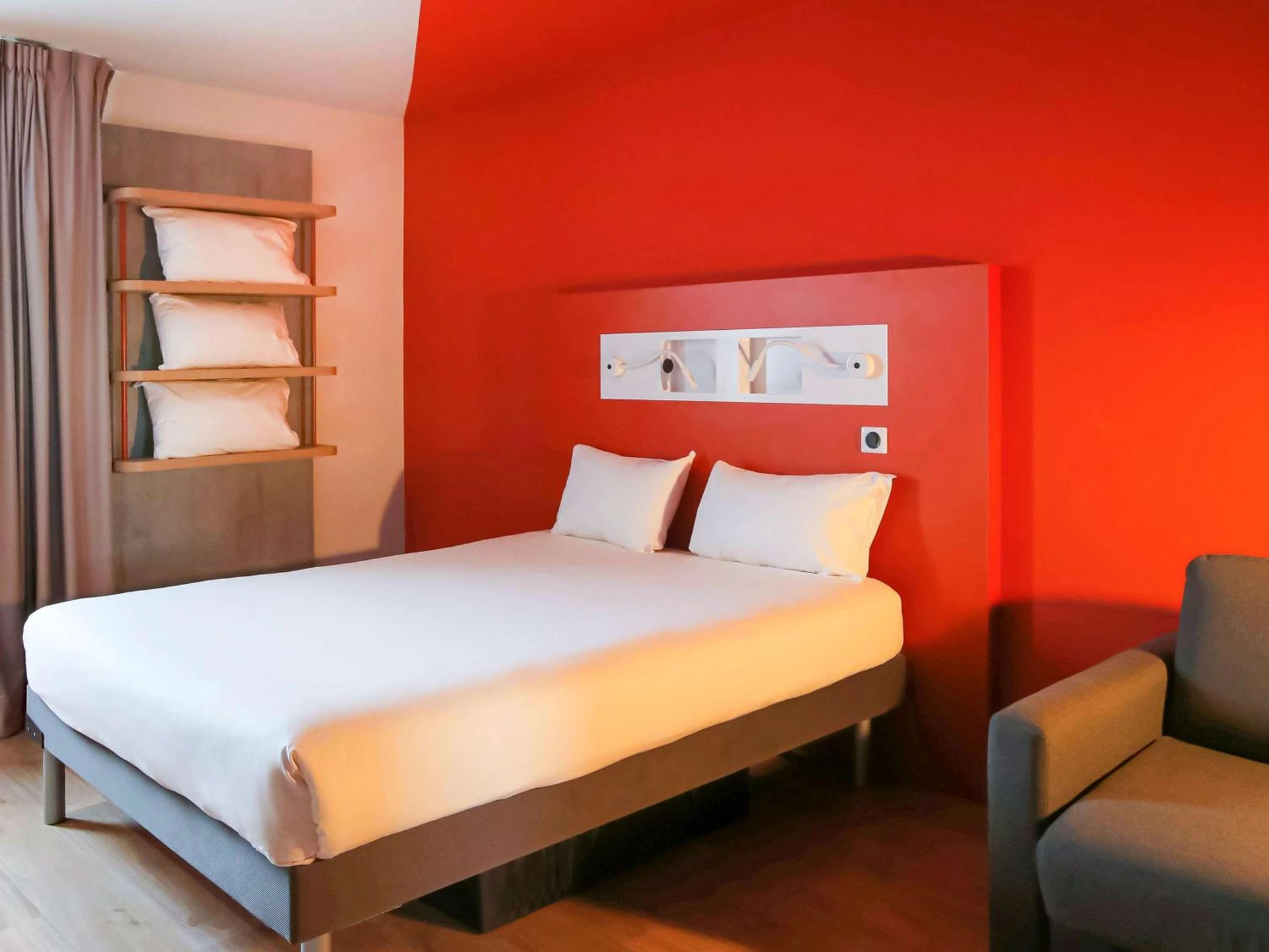 Magnifique chambre pour un séminaire d'entreprise à ibis budget Geneve Saint Genis Pouilly - Saint-Genis-Pouilly