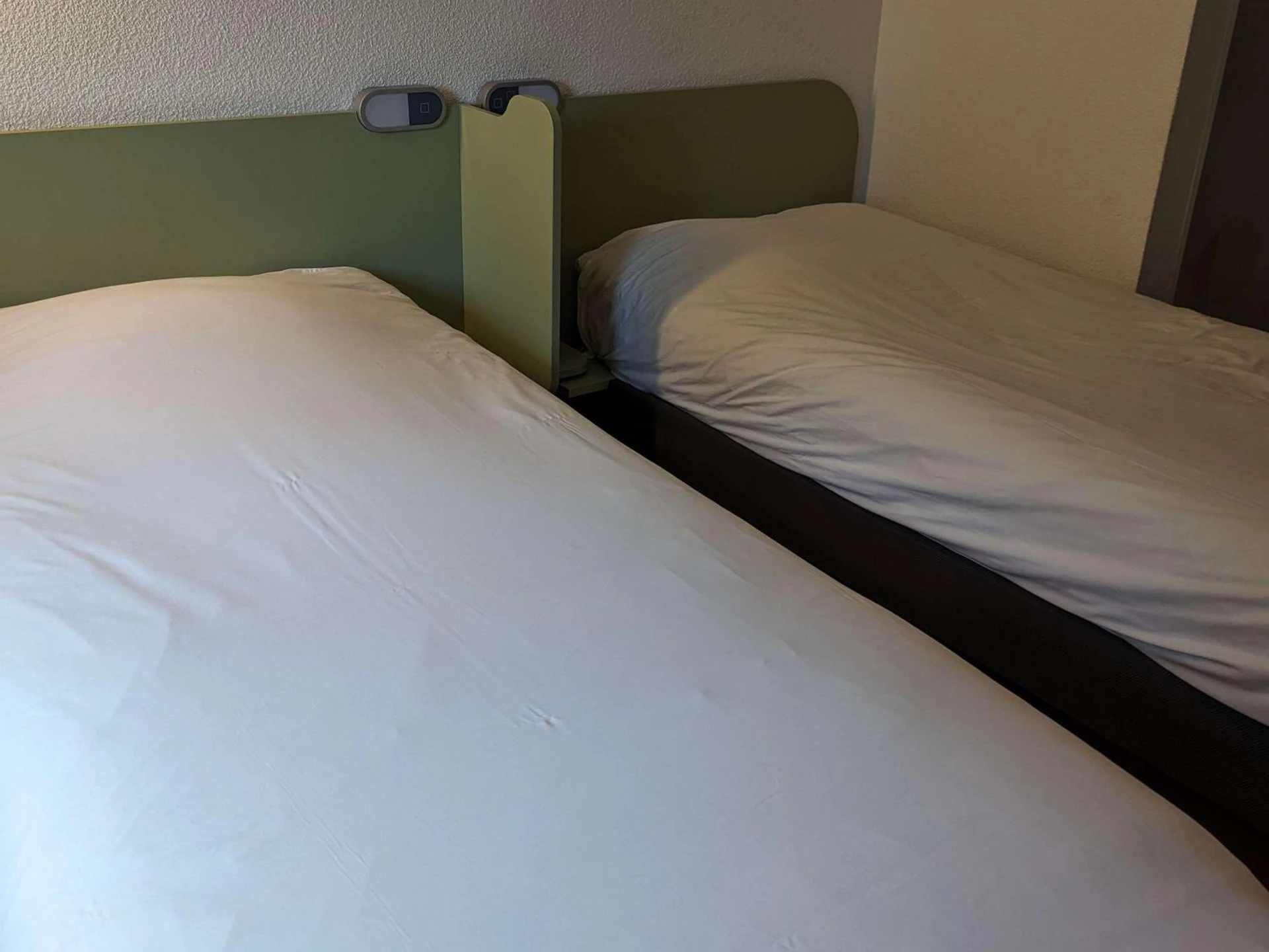 Magnifique chambre pour un séminaire d'entreprise à ibis budget Saint-Omer Centre - Saint-Omer