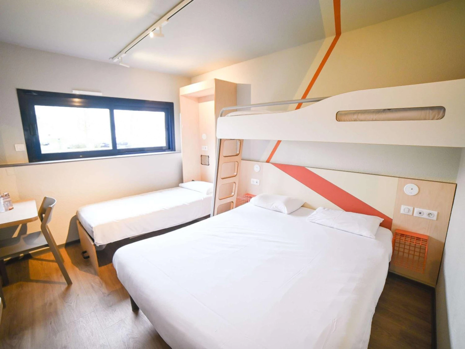 Chambre disponible pour un séminaire d'entreprise à ibis budget Site du Futuroscope - Chasseneuil-du-Poitou