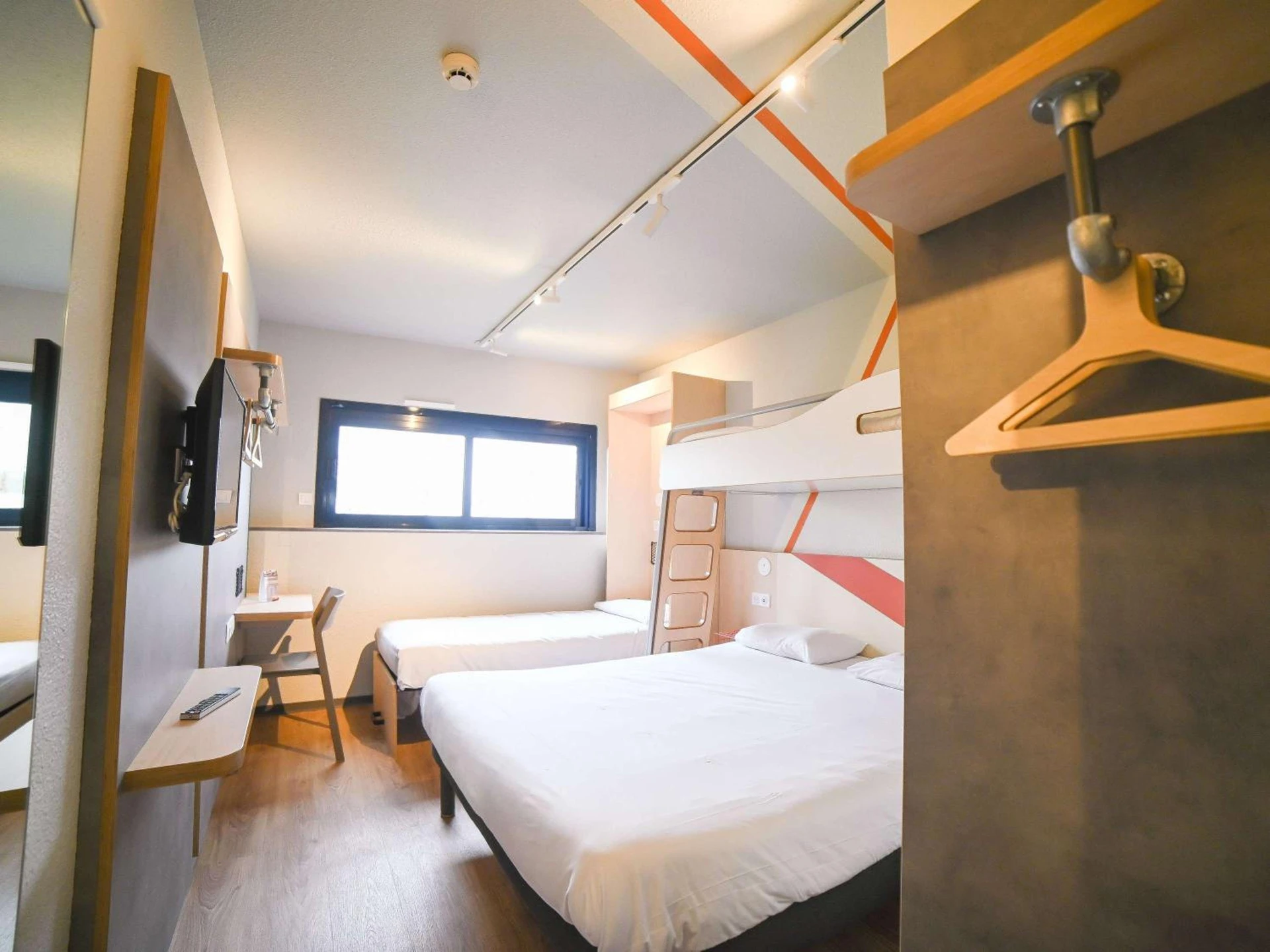 Magnifique chambre pour un séminaire d'entreprise à ibis budget Site du Futuroscope - Chasseneuil-du-Poitou