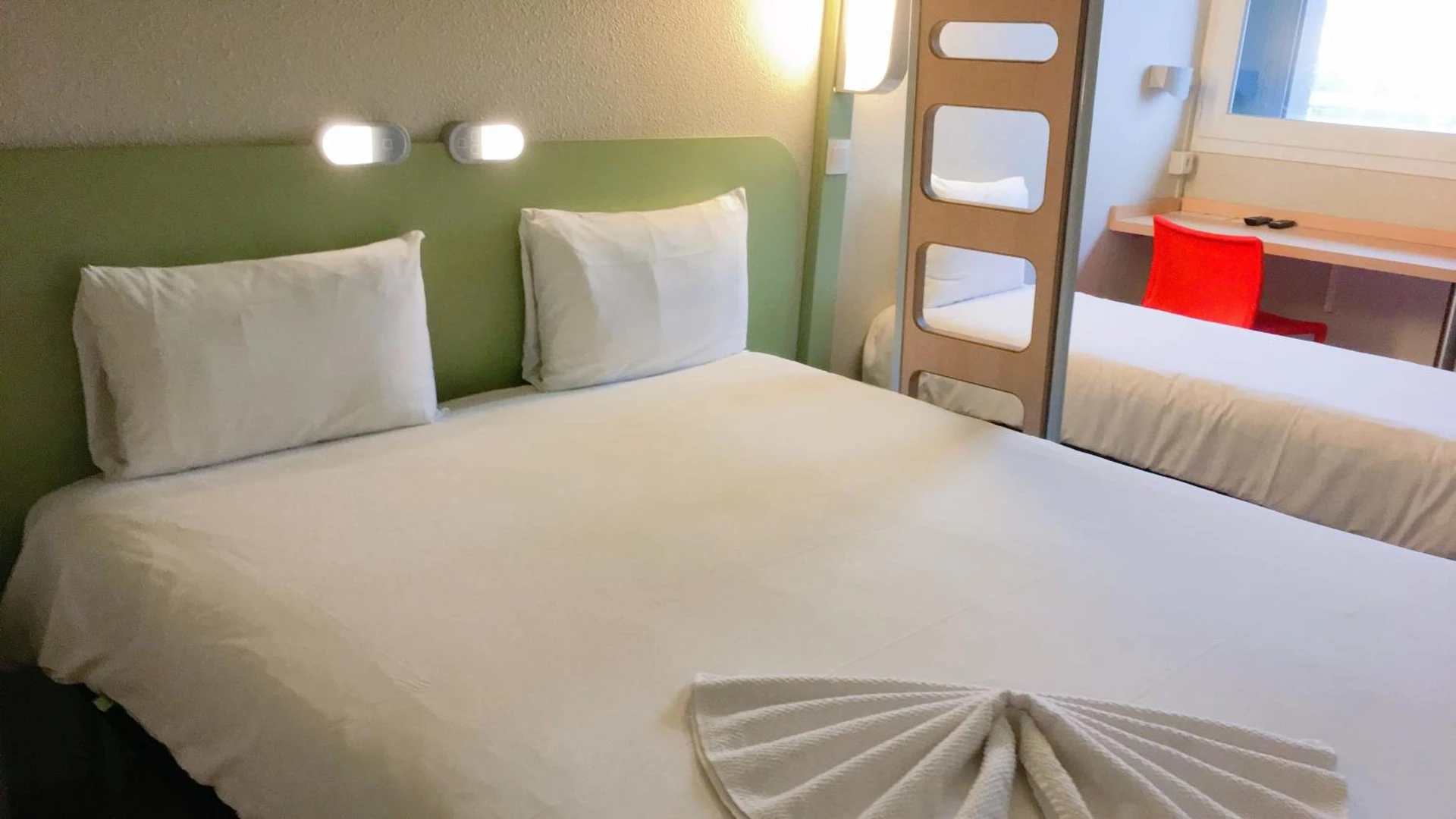 Chambre disponible pour un séminaire d'entreprise à ibis budget Tours Centre Gare et congrès - Tours