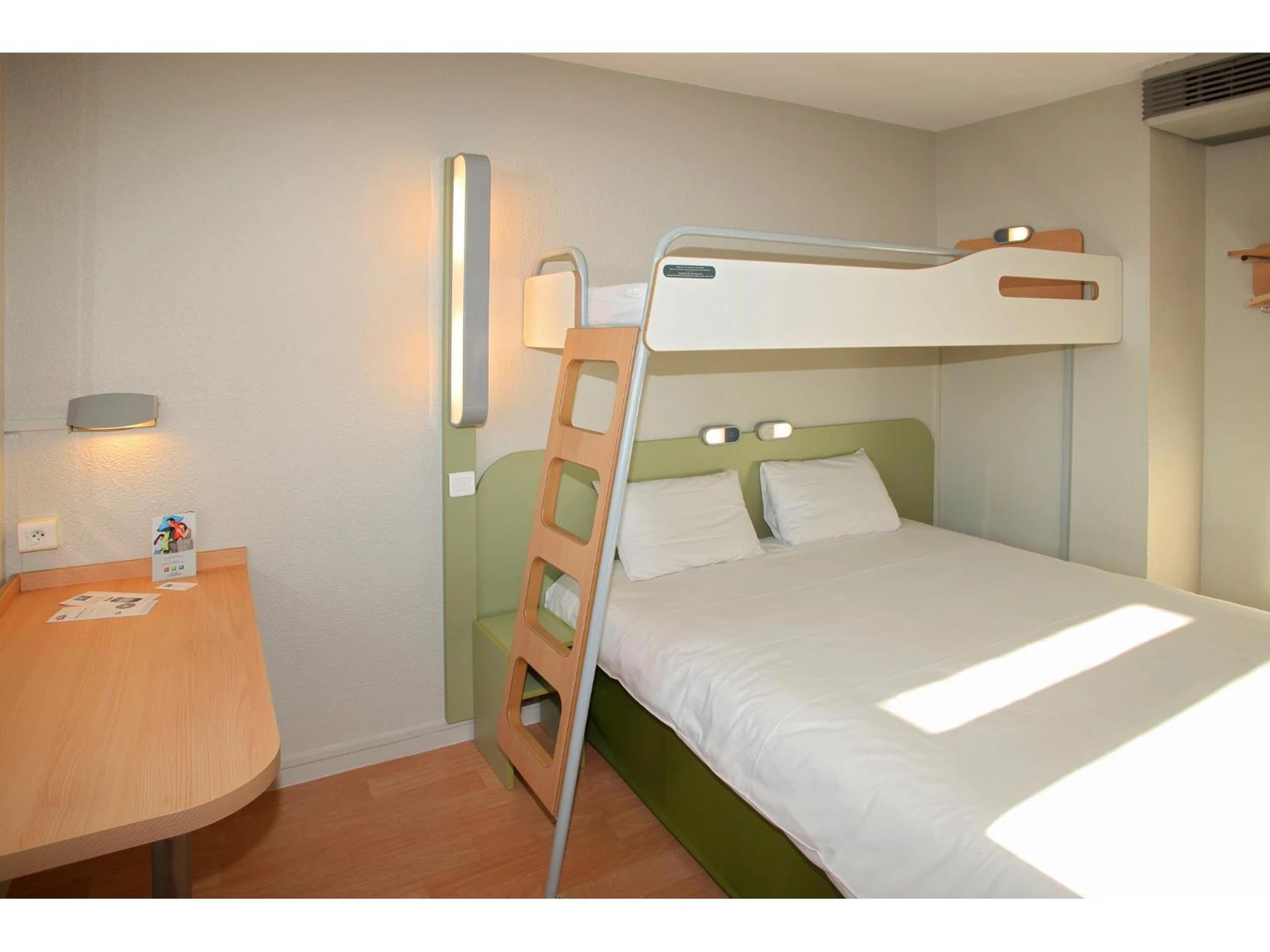 Chambre disponible pour un séminaire d'entreprise à ibis budget Tours Centre Gare et congrès - Tours