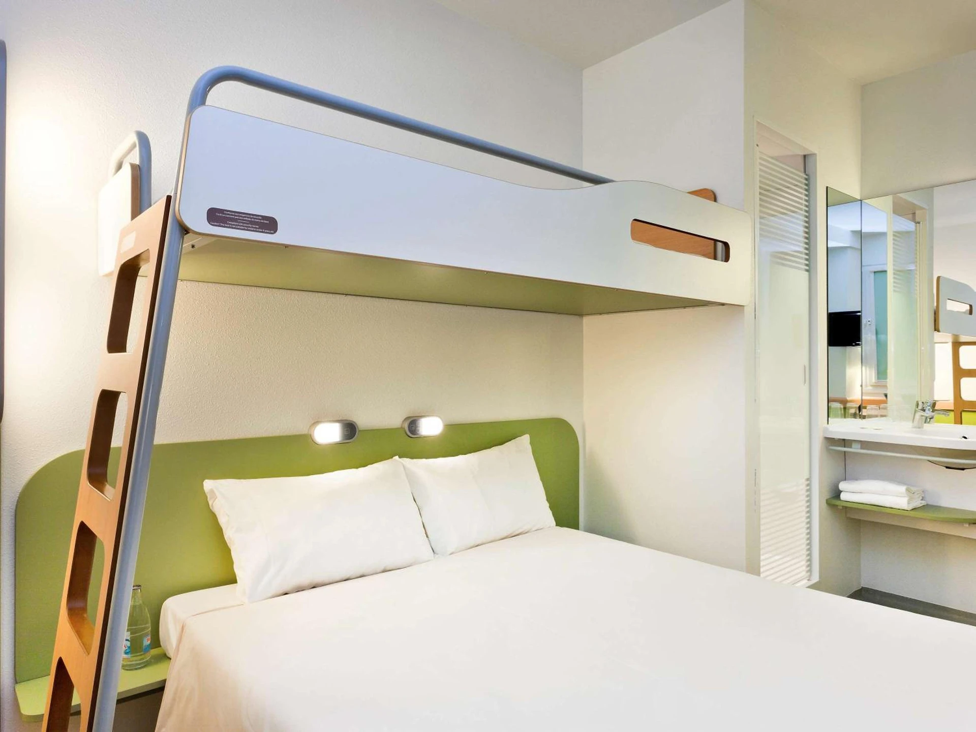 Magnifique chambre pour un séminaire d'entreprise à ibis budget Tours Nord - Tours