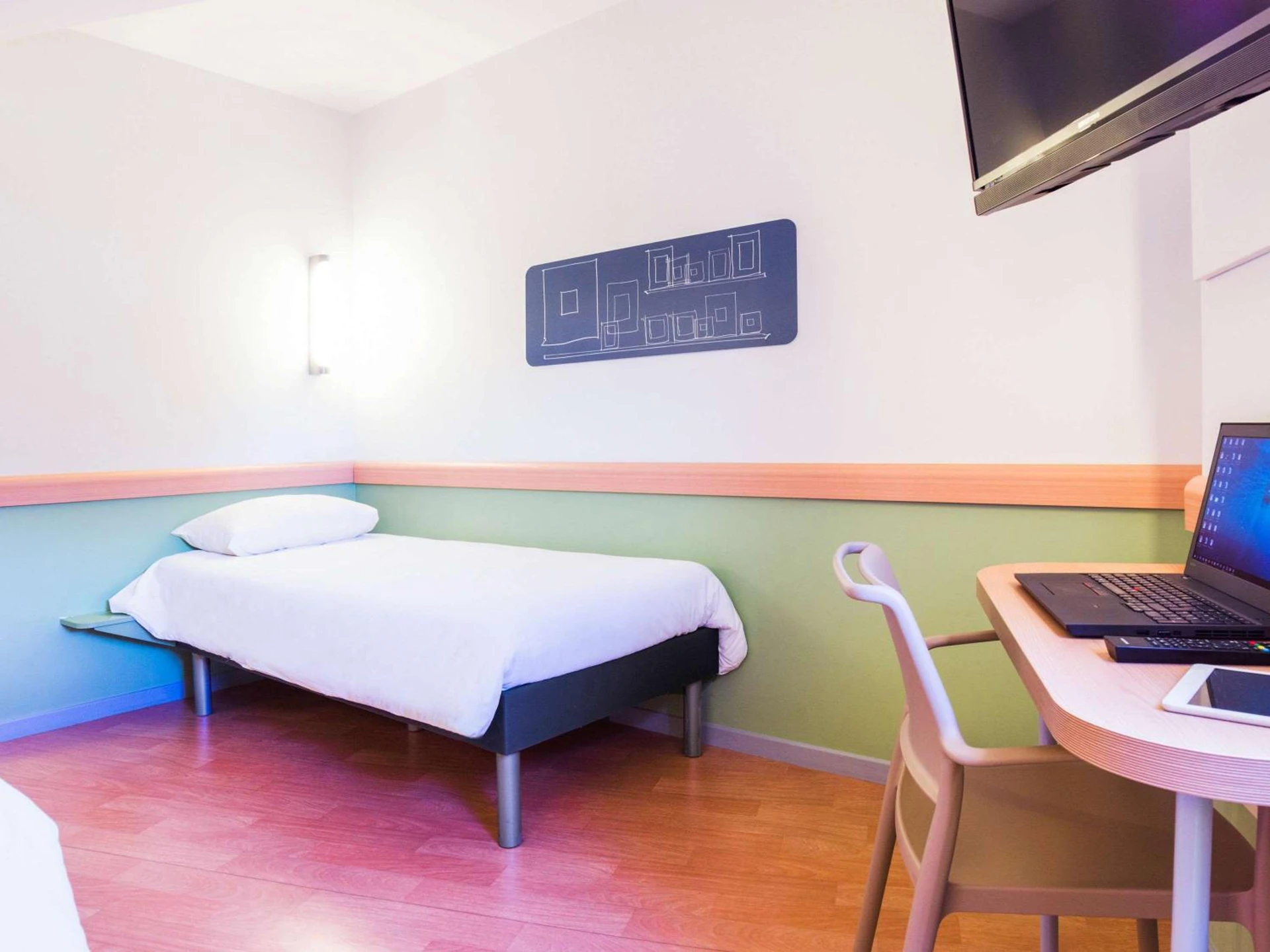 Magnifique chambre pour un séminaire d'entreprise à Ibis Budget Valence Sud - Valence