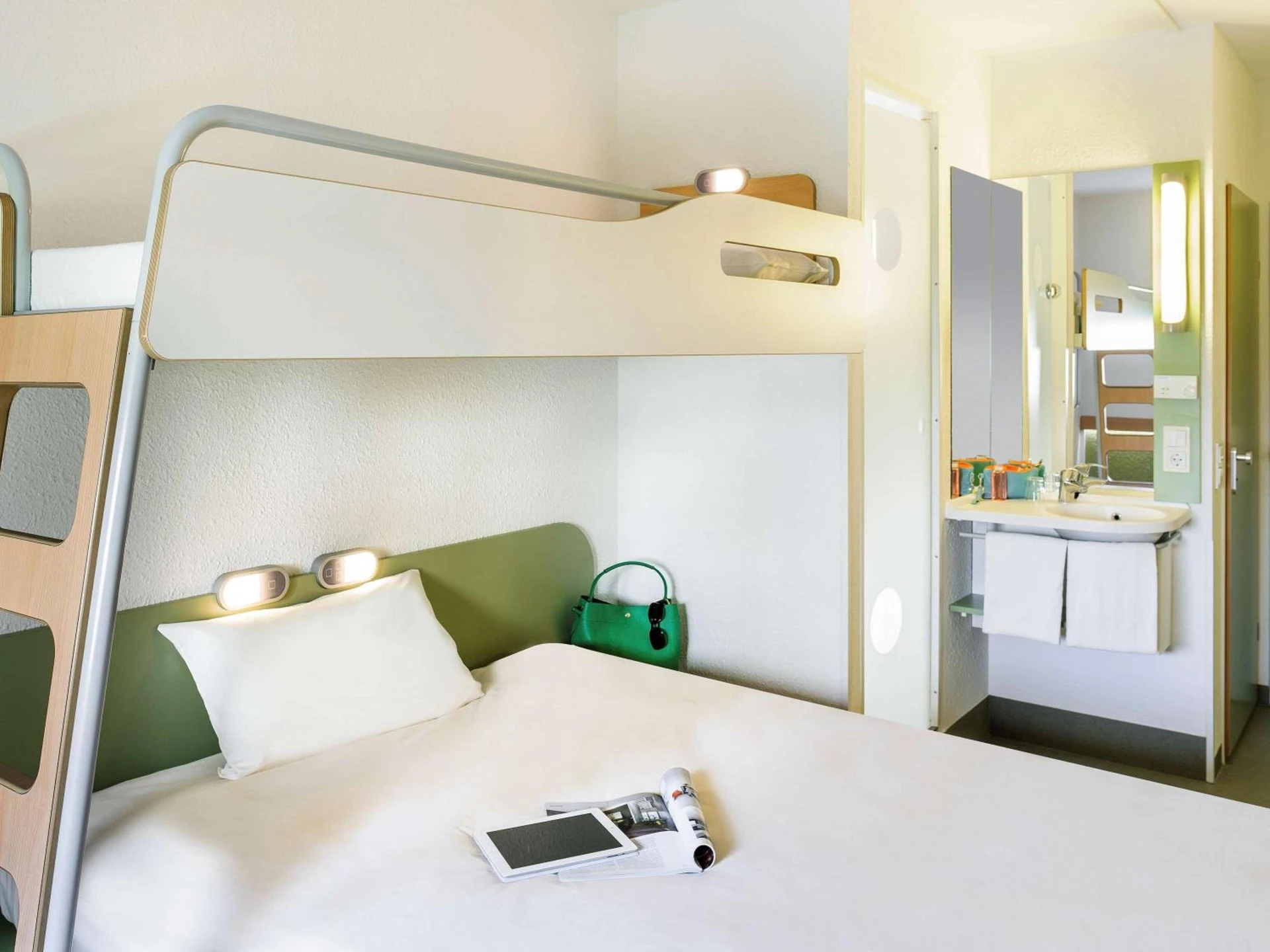 Magnifique chambre pour un séminaire d'entreprise à ibis budget Velizy - Vélizy-Villacoublay