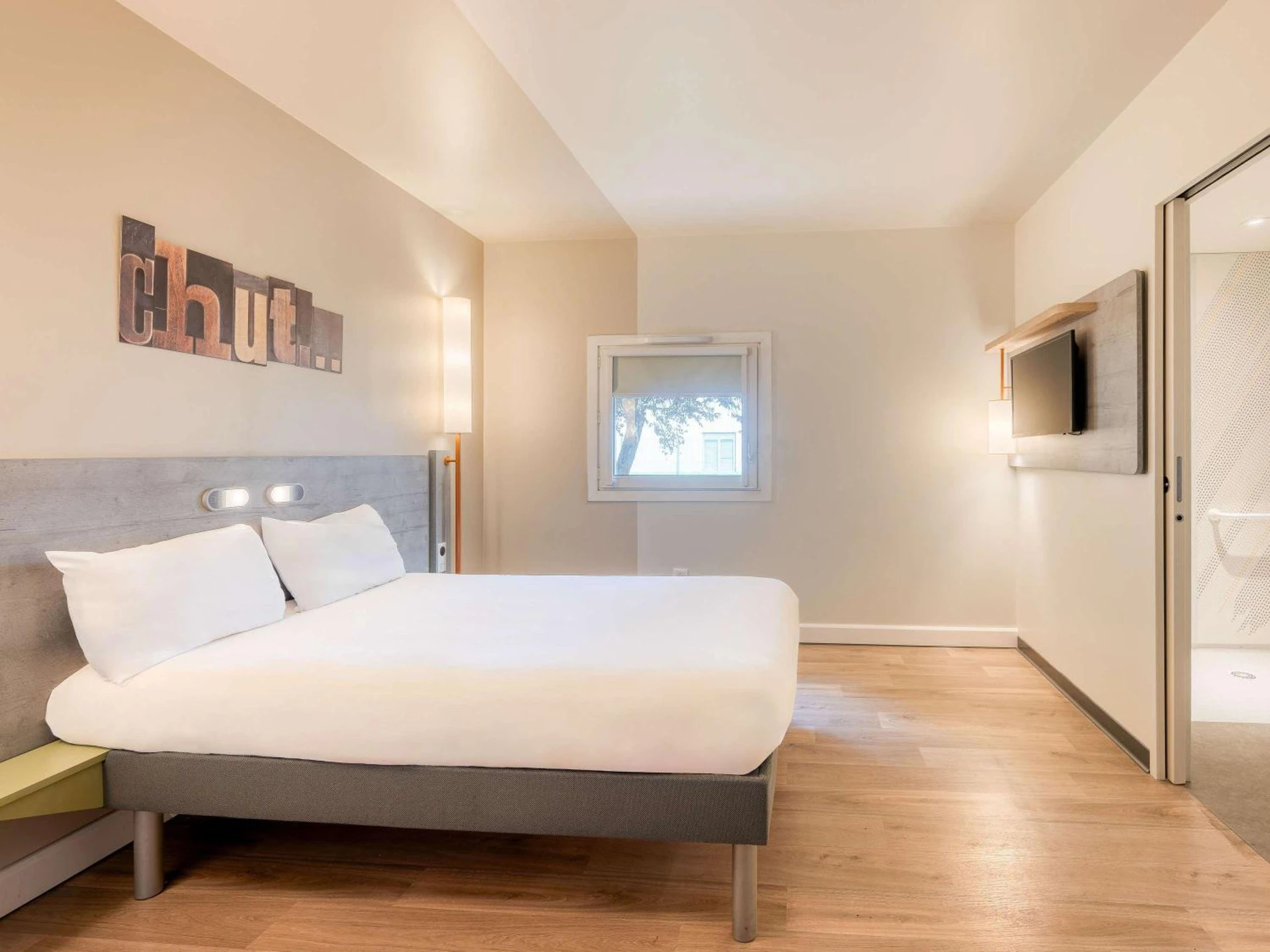 Chambre disponible pour un séminaire d'entreprise à ibis budget Versailles - Trappes - Trappes