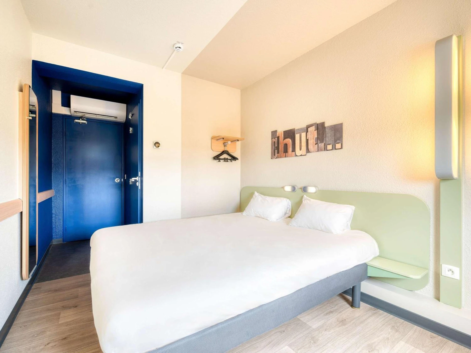 Chambre disponible pour un séminaire d'entreprise à ibis budget Versailles - Trappes - Trappes
