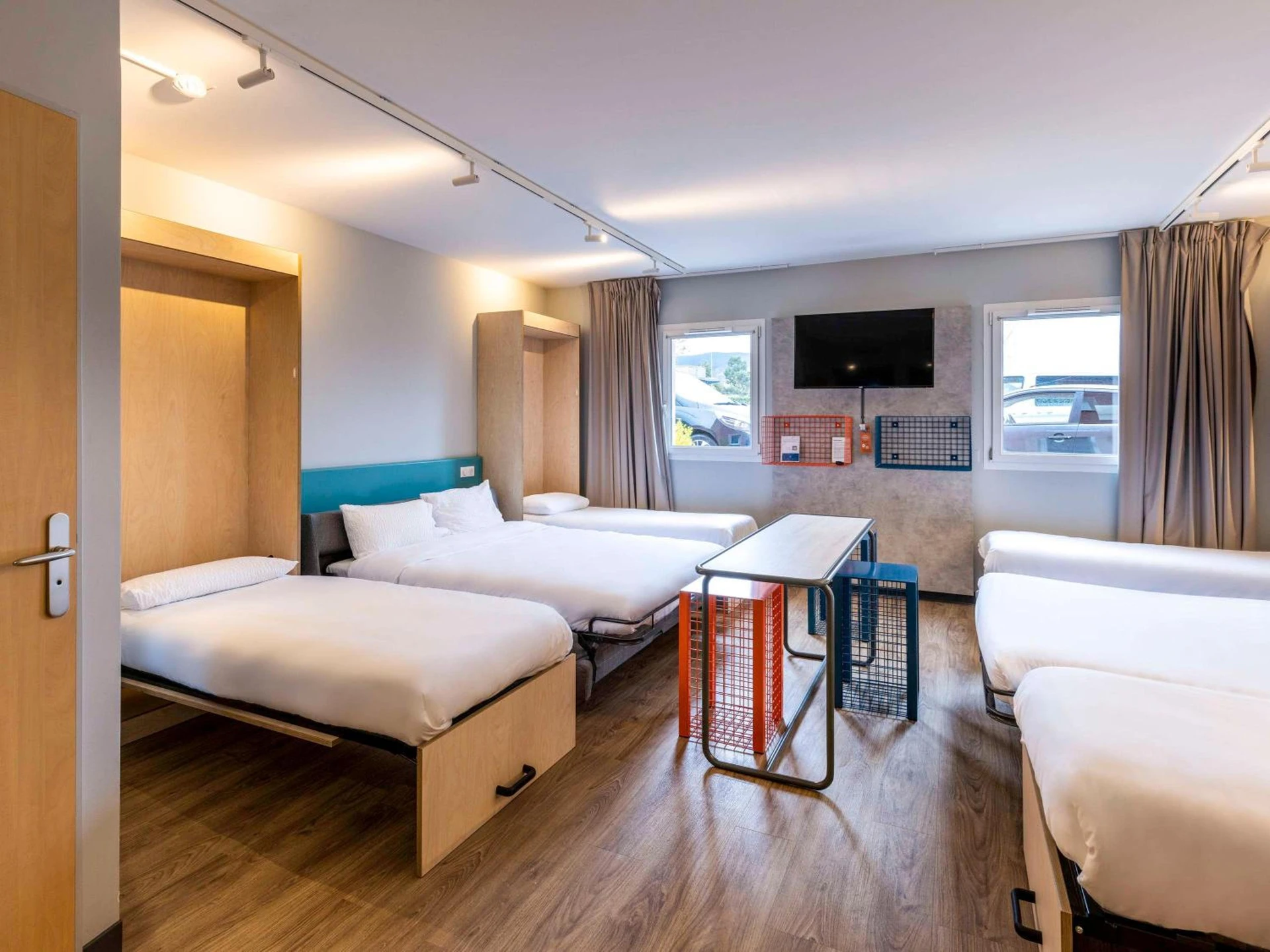 Magnifique chambre pour un séminaire d'entreprise à ibis Budget Millau Viaduc - Millau