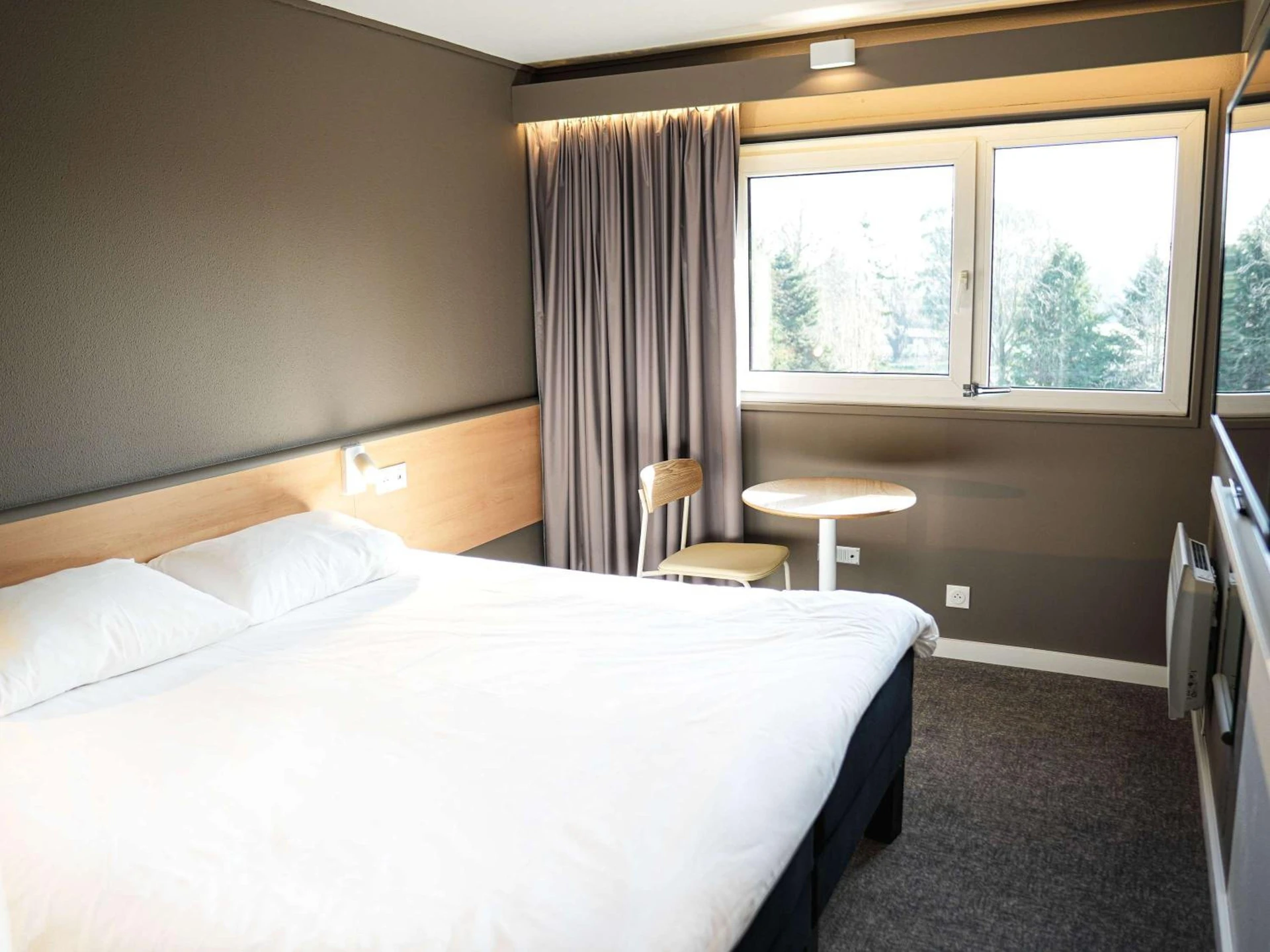 Magnifique chambre pour un séminaire d'entreprise à ibis Caen Porte d’Angleterre - Hérouville-Saint-Clair
