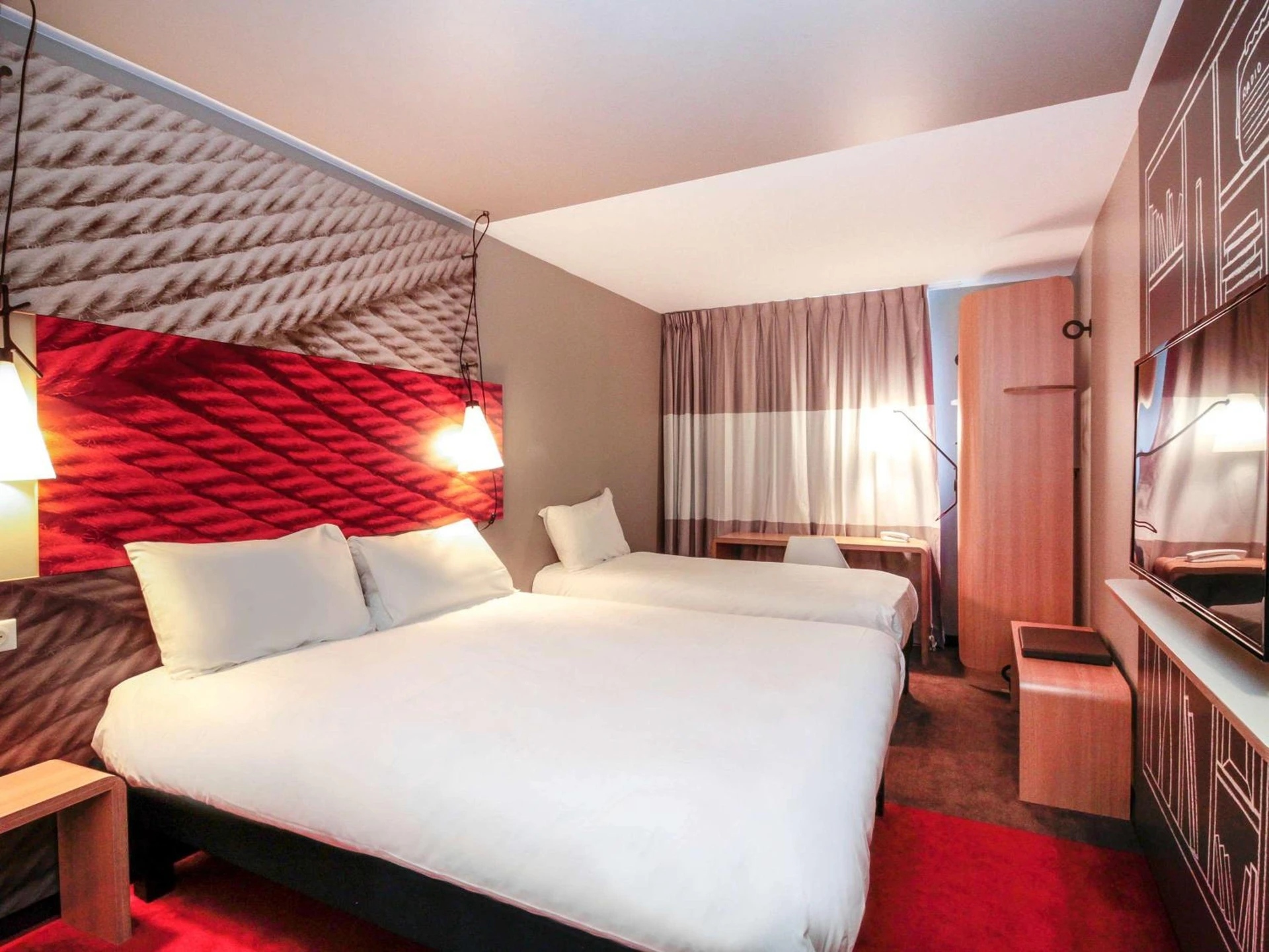 Magnifique chambre pour un séminaire d'entreprise à ibis Cahors - Cahors