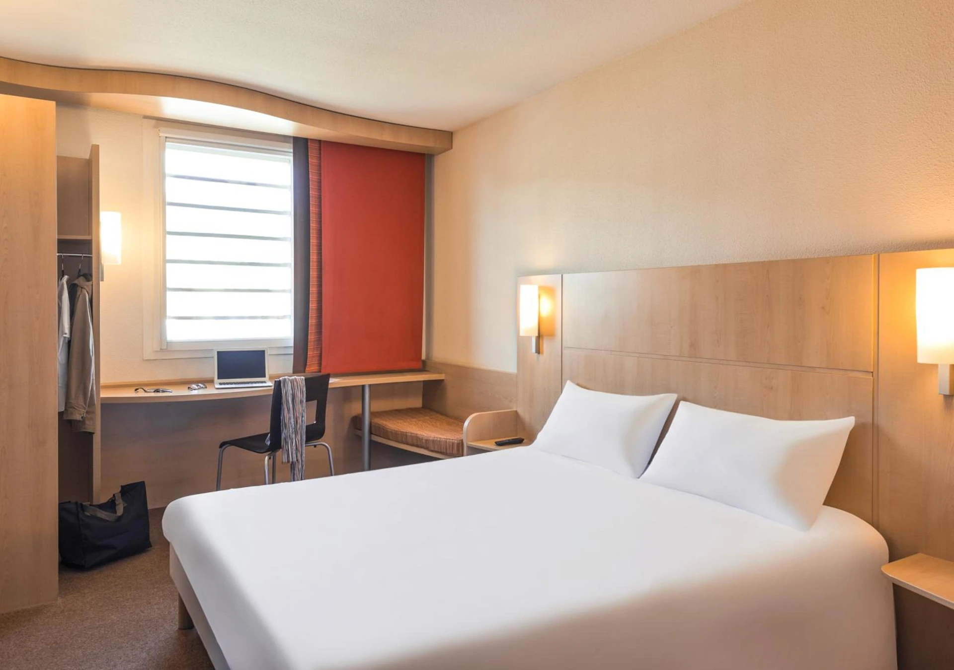 Chambre disponible pour un séminaire d'entreprise à ibis Cannes Mandelieu - Mandelieu-la-Napoule