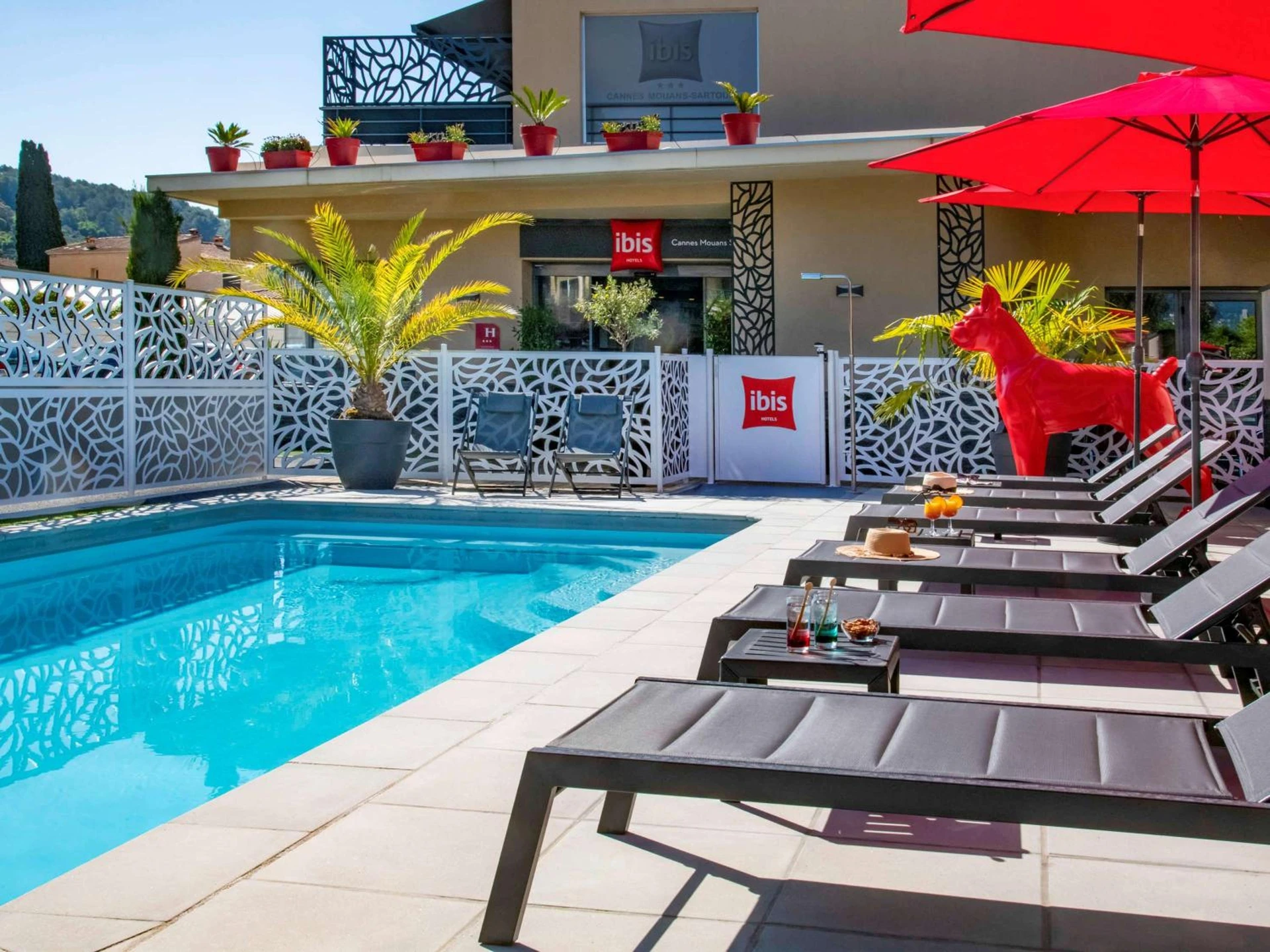 Organiser un séminaire d'entreprise : IBIS Cannes Mouans Sartoux Piscine parking gratuit à mouans-sartoux