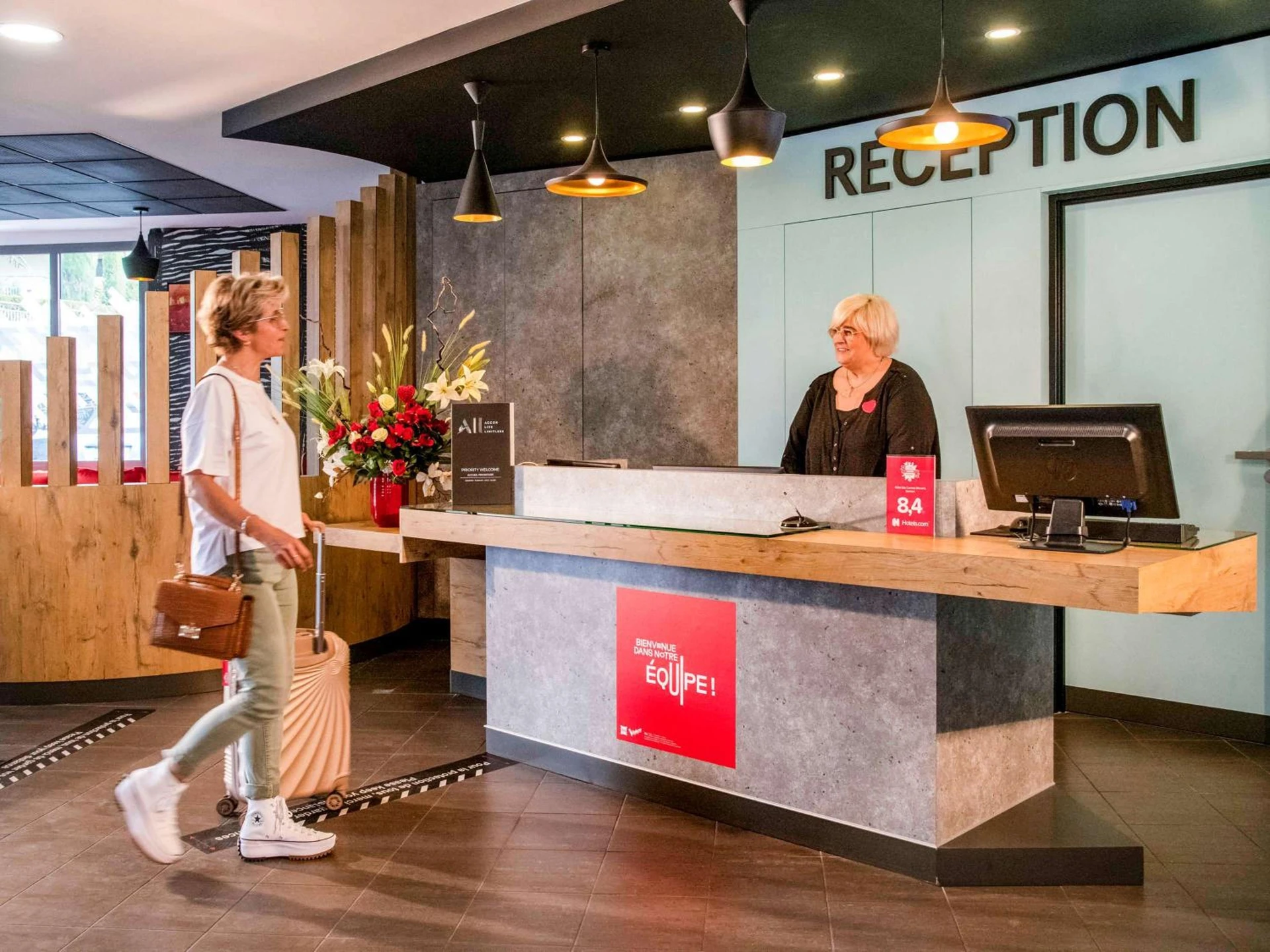 Organiser un séminaire d'entreprise : IBIS Cannes Mouans Sartoux Piscine parking gratuit à mouans-sartoux