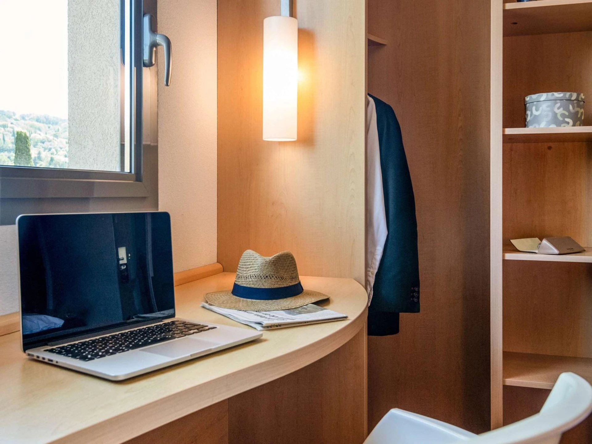 Chambre disponible pour un séminaire d'entreprise à IBIS Cannes Mouans Sartoux Piscine parking gratuit - Mouans-Sartoux