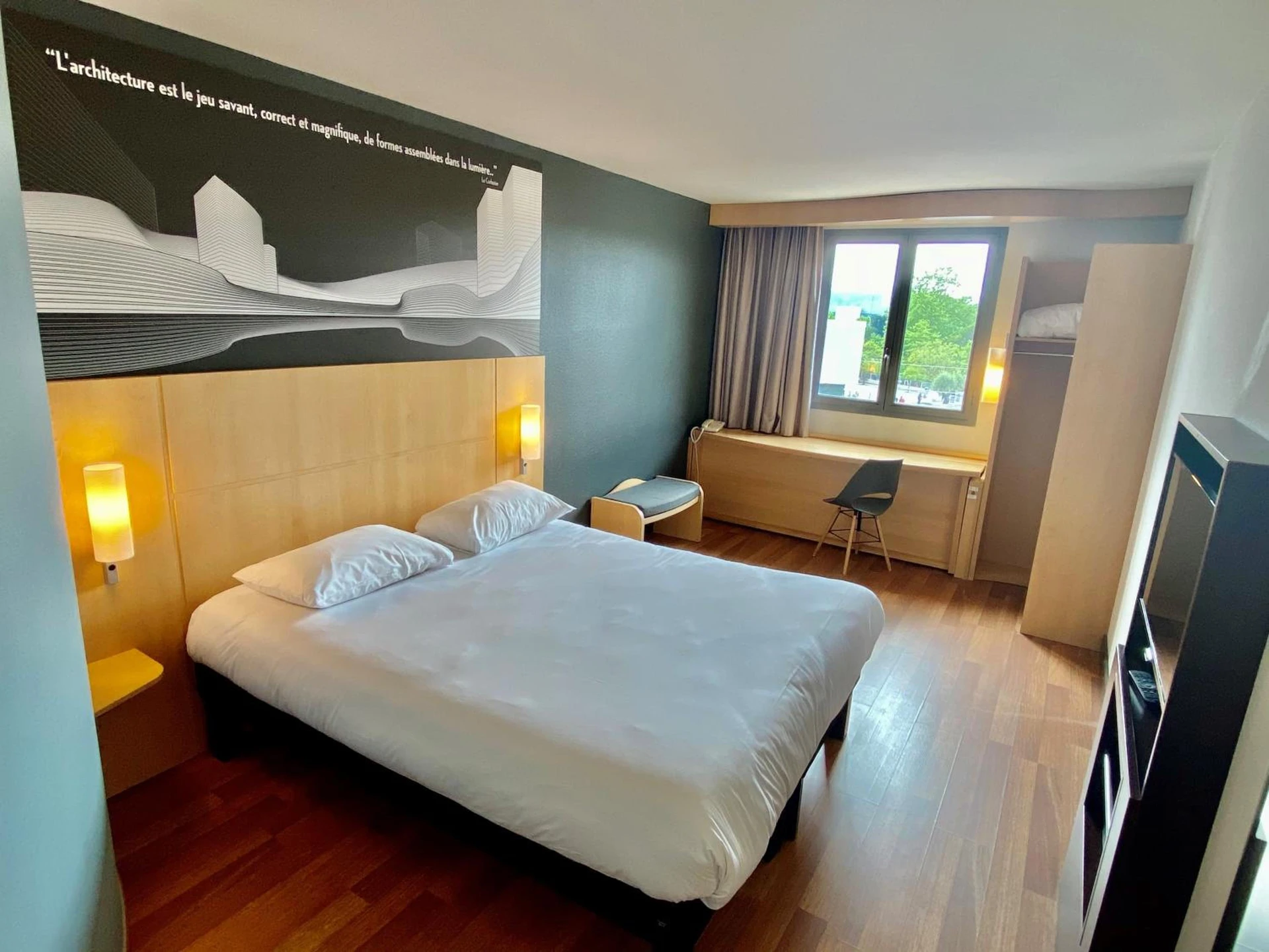 Magnifique chambre pour un séminaire d'entreprise à IBIS Cannes Mouans Sartoux Piscine parking gratuit - Mouans-Sartoux