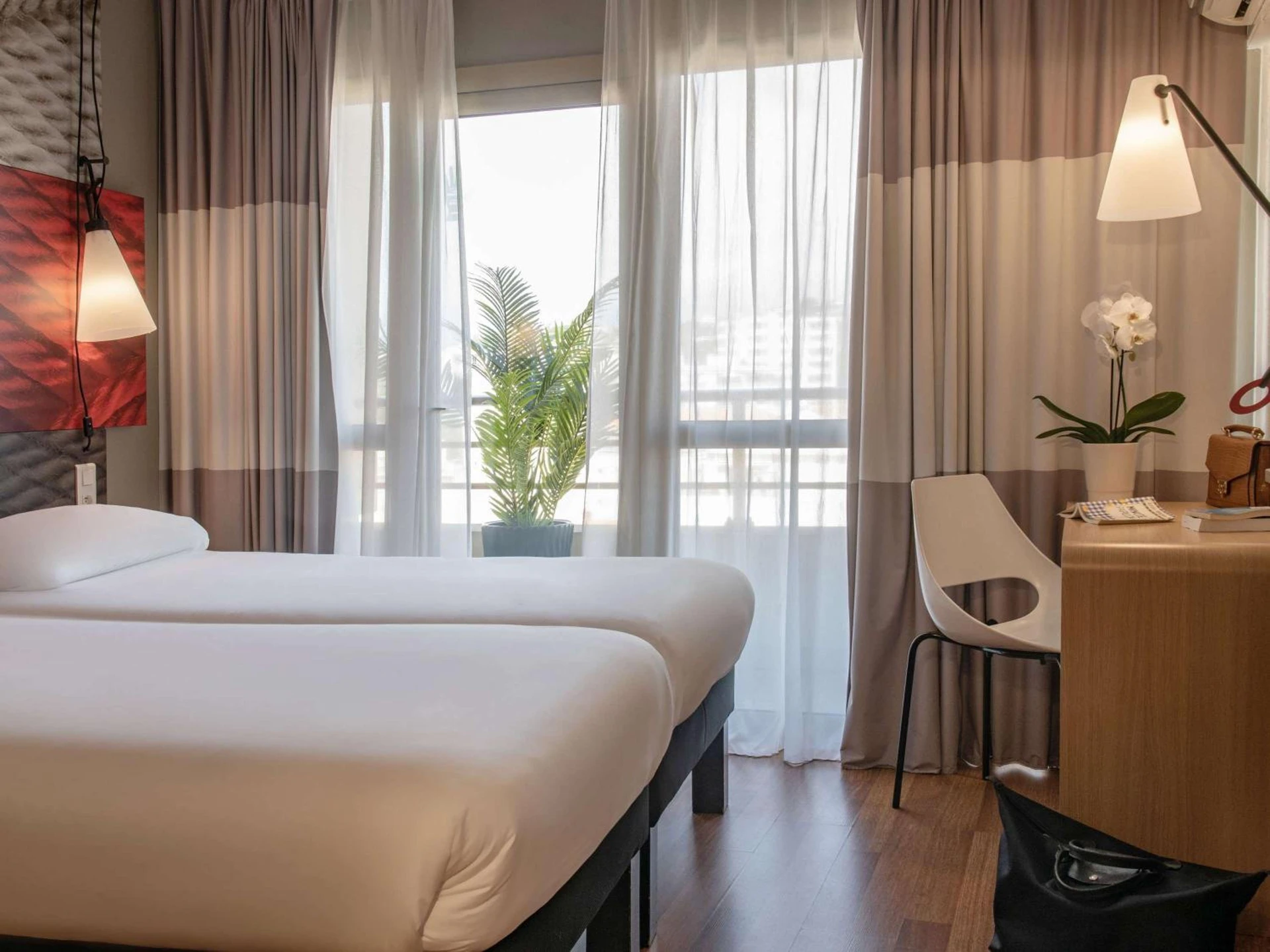 Chambre disponible pour un séminaire d'entreprise à ibis Cannes Plage La Bocca - Cannes