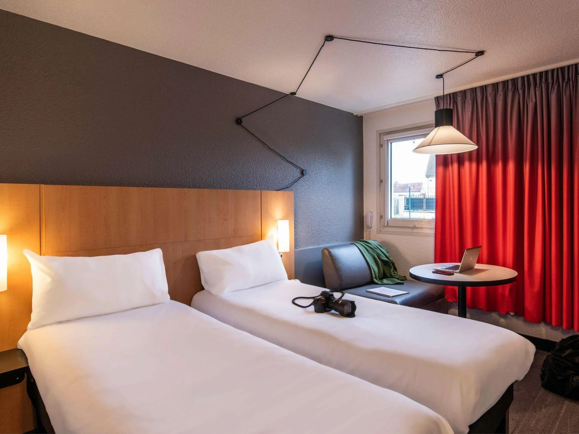 Chambre disponible pour un séminaire d'entreprise à ibis Cergy Pontoise Le Port - Cergy