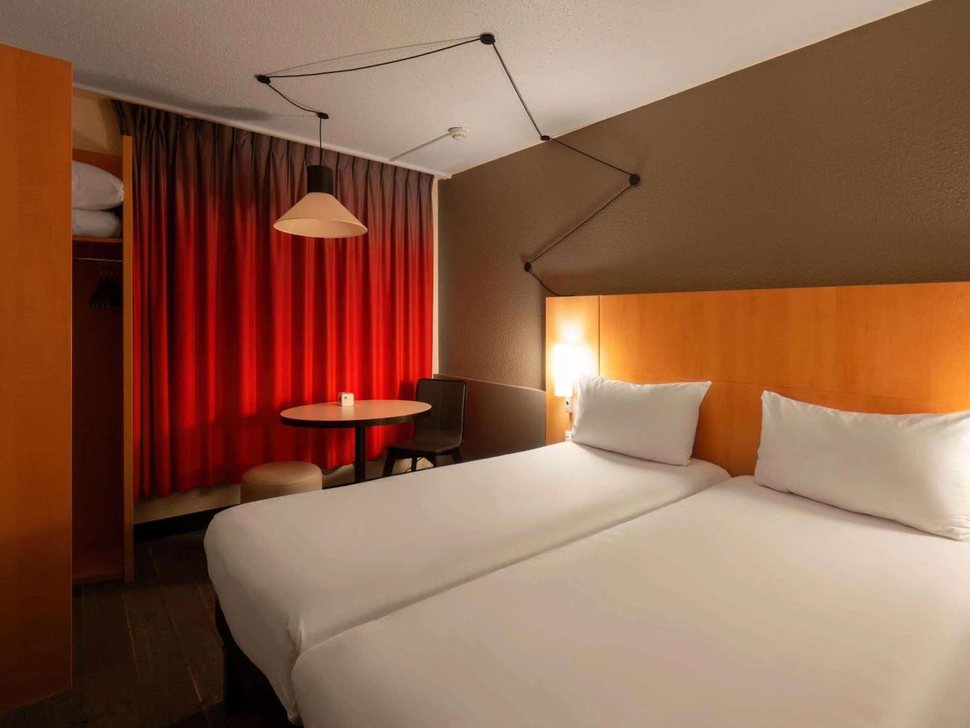 Magnifique chambre pour un séminaire d'entreprise à ibis Cergy Pontoise Le Port - Cergy