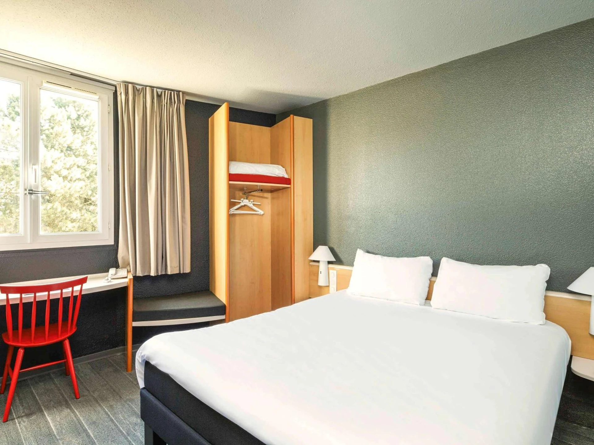 Chambre disponible pour un séminaire d'entreprise à ibis Chartres Ouest Luce - Chartres