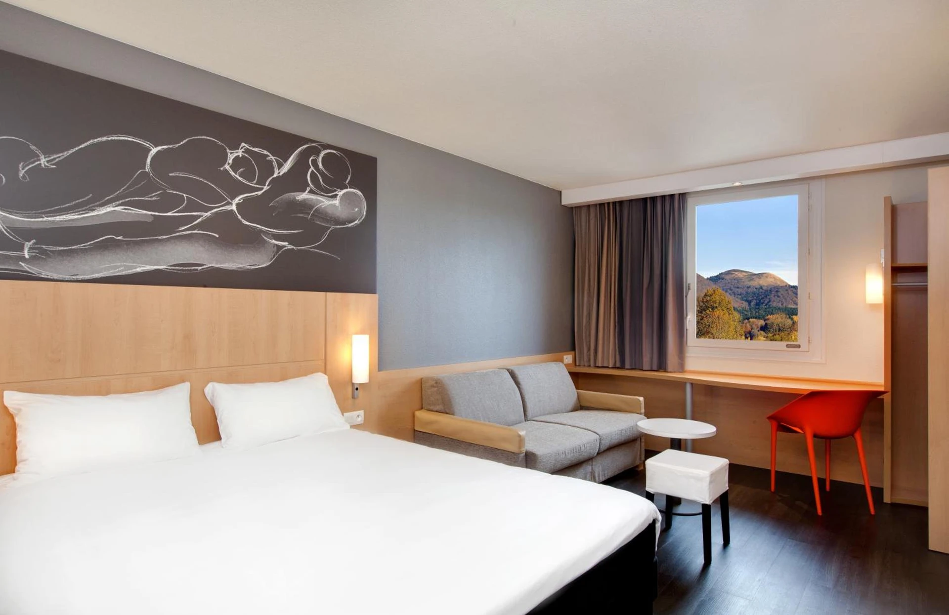 Magnifique chambre pour un séminaire d'entreprise à ibis Clermont Ferrand Nord Riom - Riom