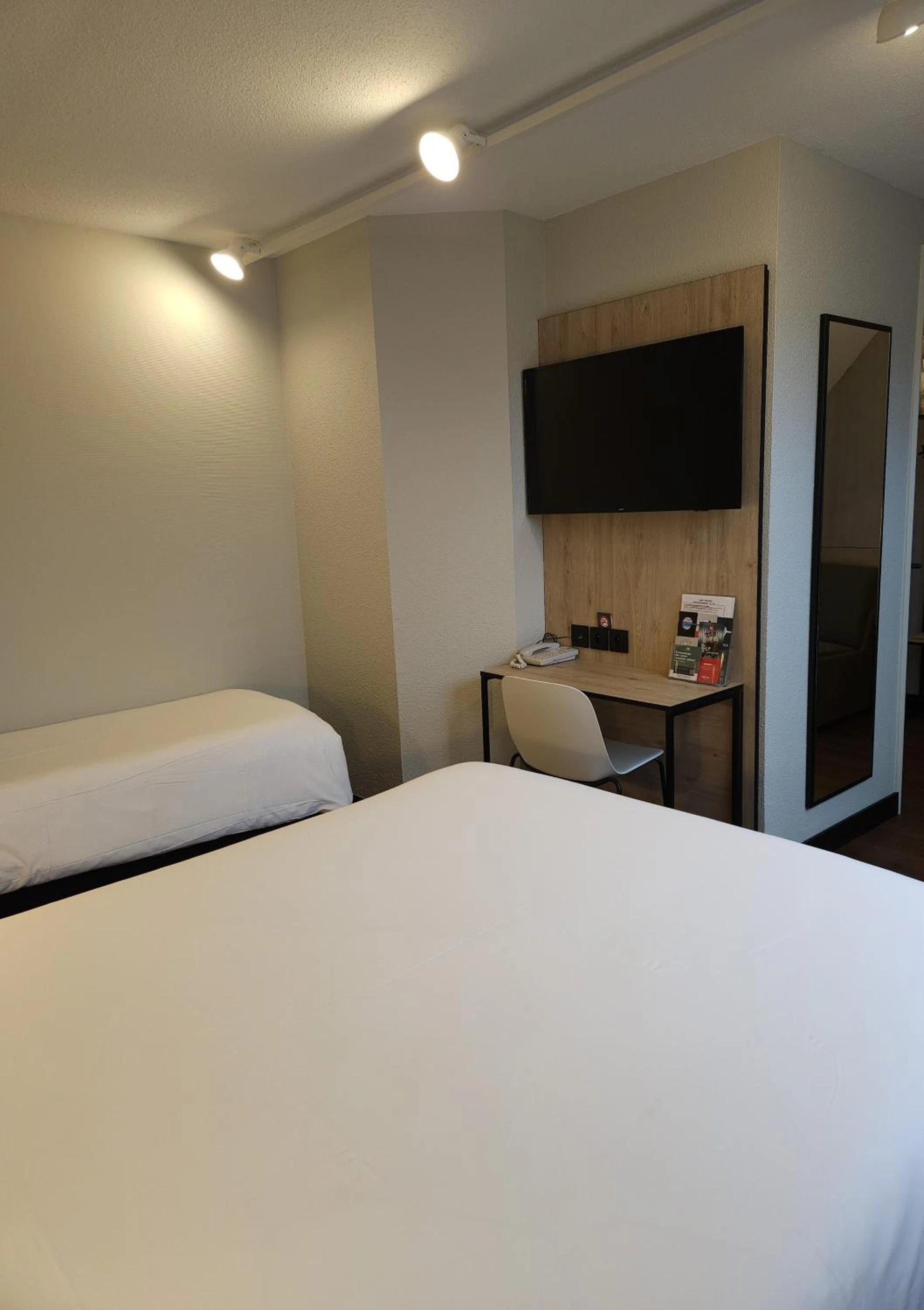 Magnifique chambre pour un séminaire d'entreprise à ibis Creil Sur Oise - Villers-Saint-Paul