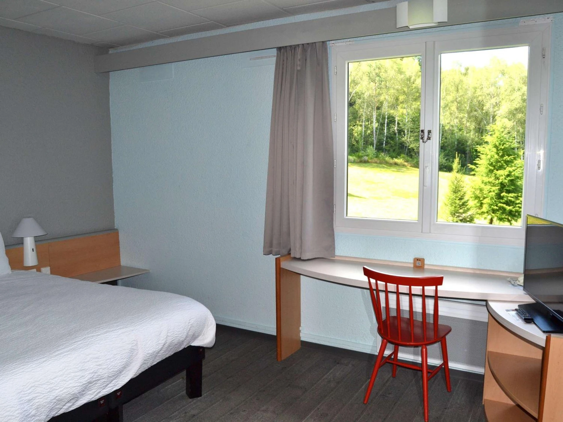 Magnifique chambre pour un séminaire d'entreprise à ibis Egletons - Égletons