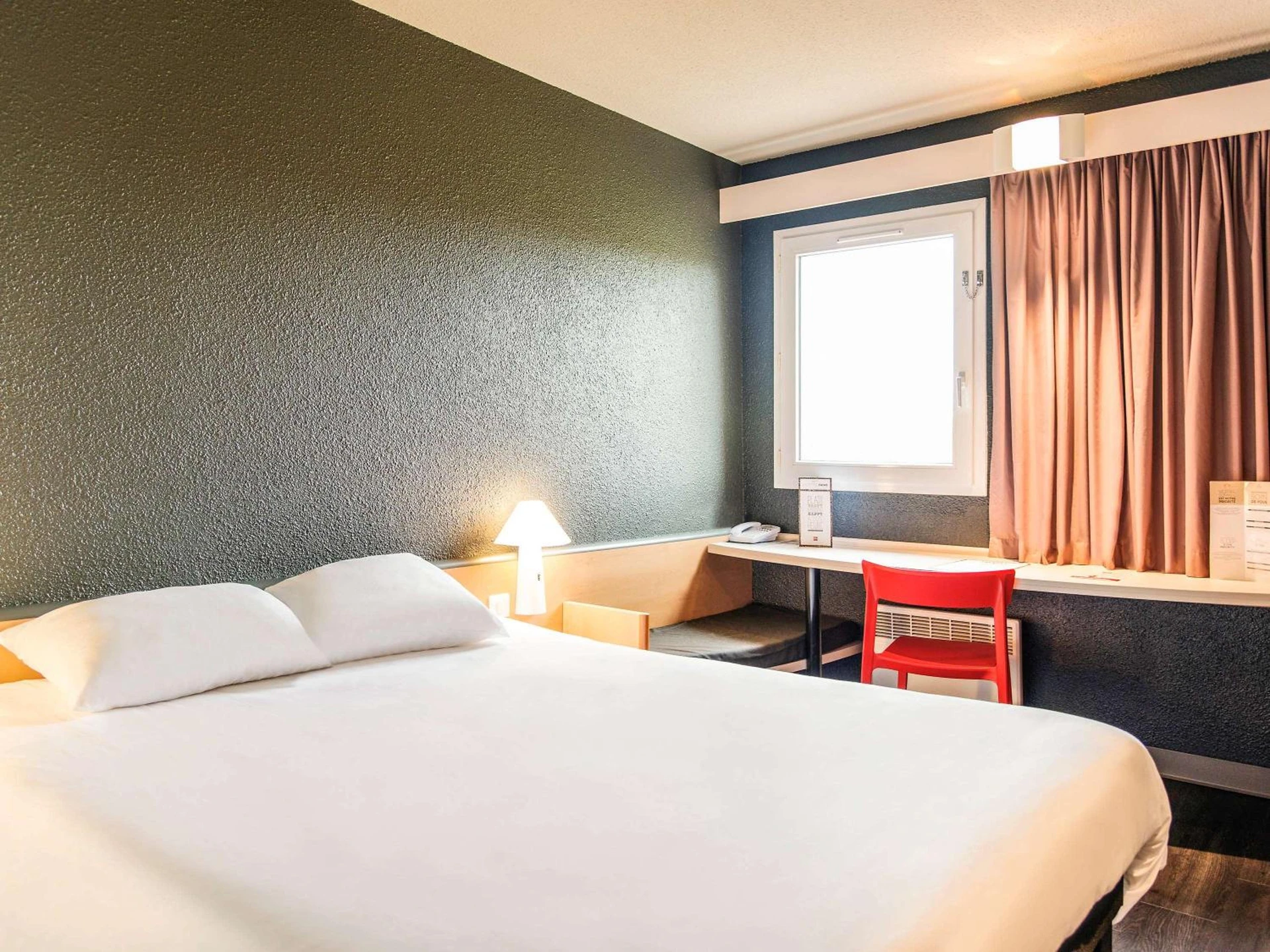 Chambre disponible pour un séminaire d'entreprise à ibis Falaise Coeur de Normandie - Falaise