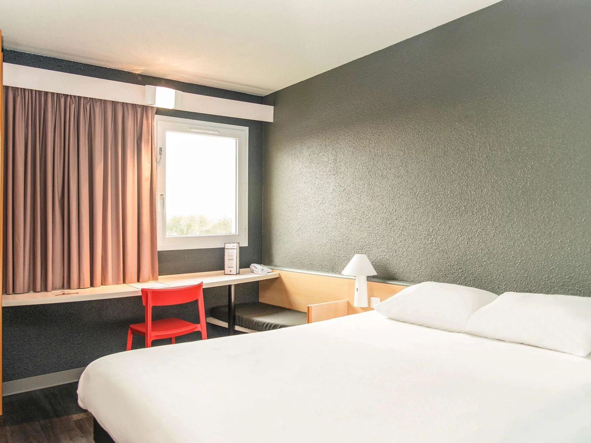 Chambre disponible pour un séminaire d'entreprise à ibis Falaise Coeur de Normandie - Falaise