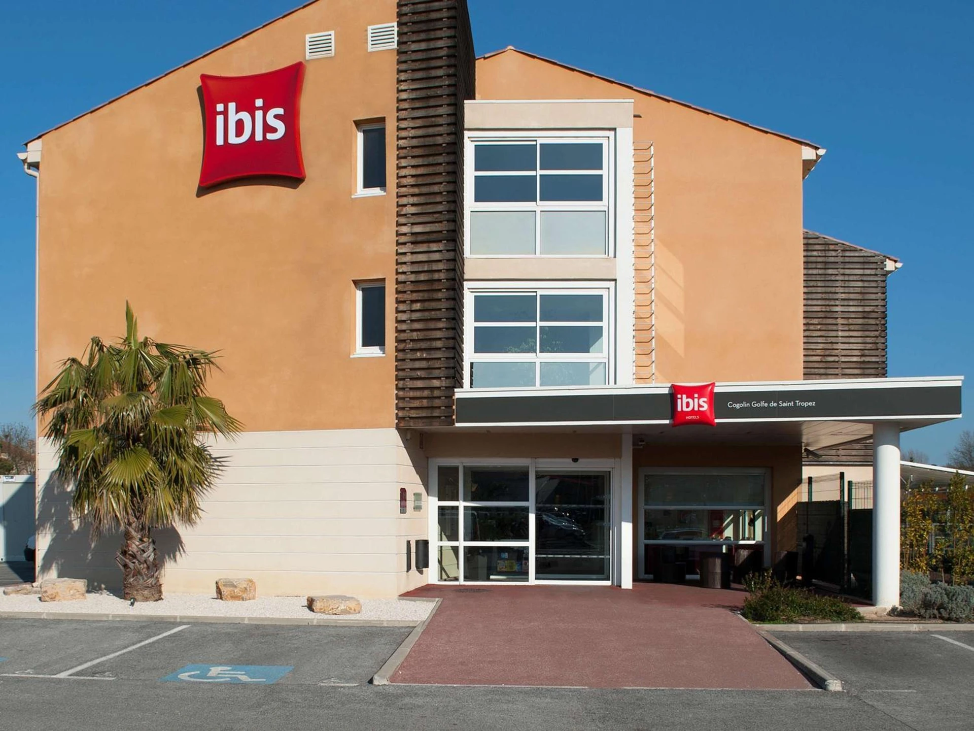 Organiser un séminaire d'entreprise : ibis Golfe de Saint-Tropez à cogolin