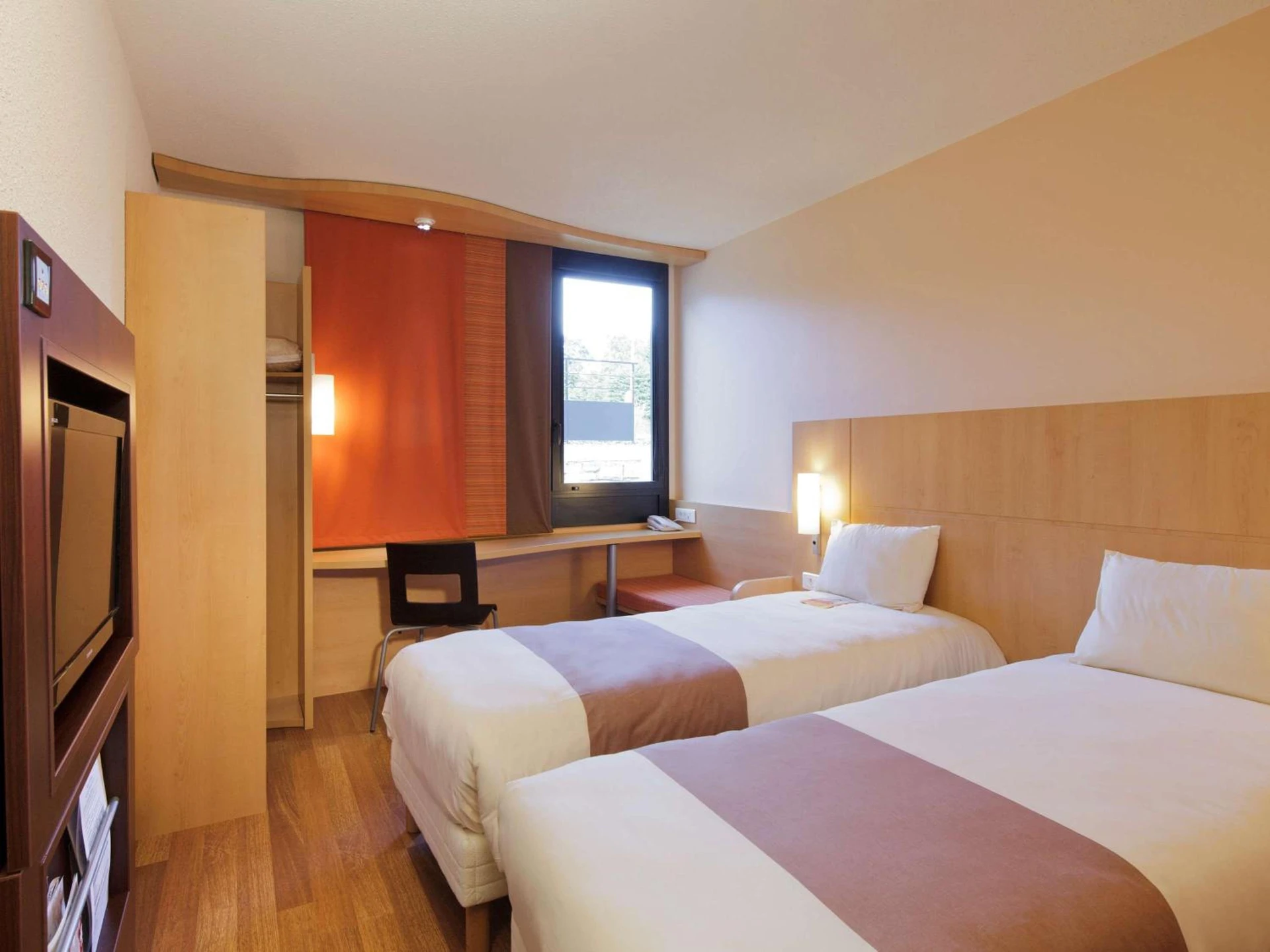 Chambre disponible pour un séminaire d'entreprise à Hôtel ibis Guingamp Cœur de Bretagne - Ploumagoar