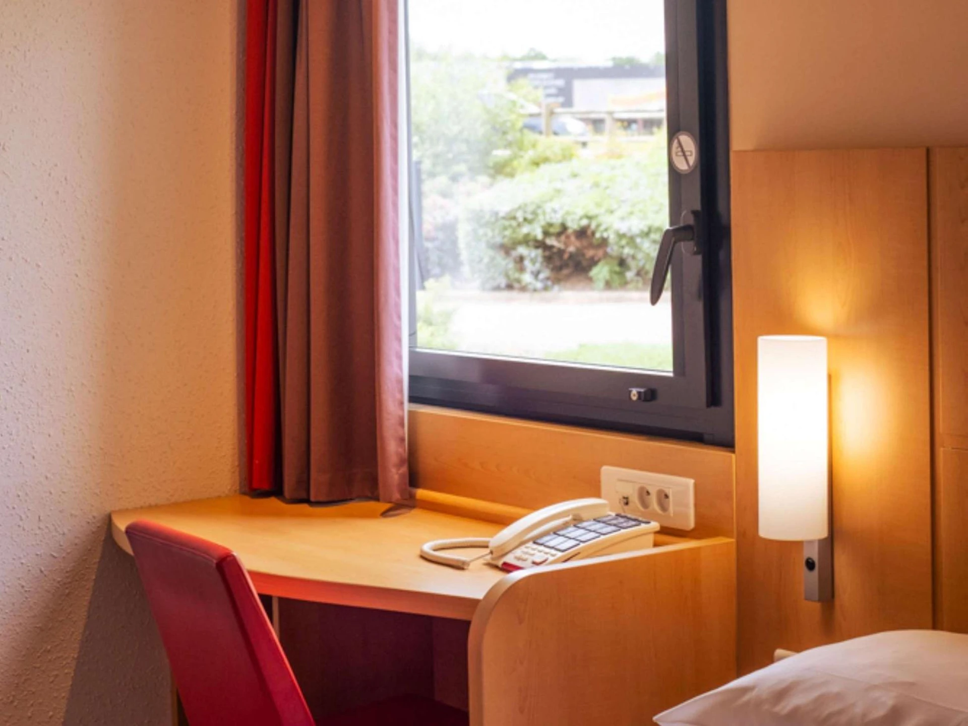 Chambre disponible pour un séminaire d'entreprise à Hôtel ibis Guingamp Cœur de Bretagne - Ploumagoar