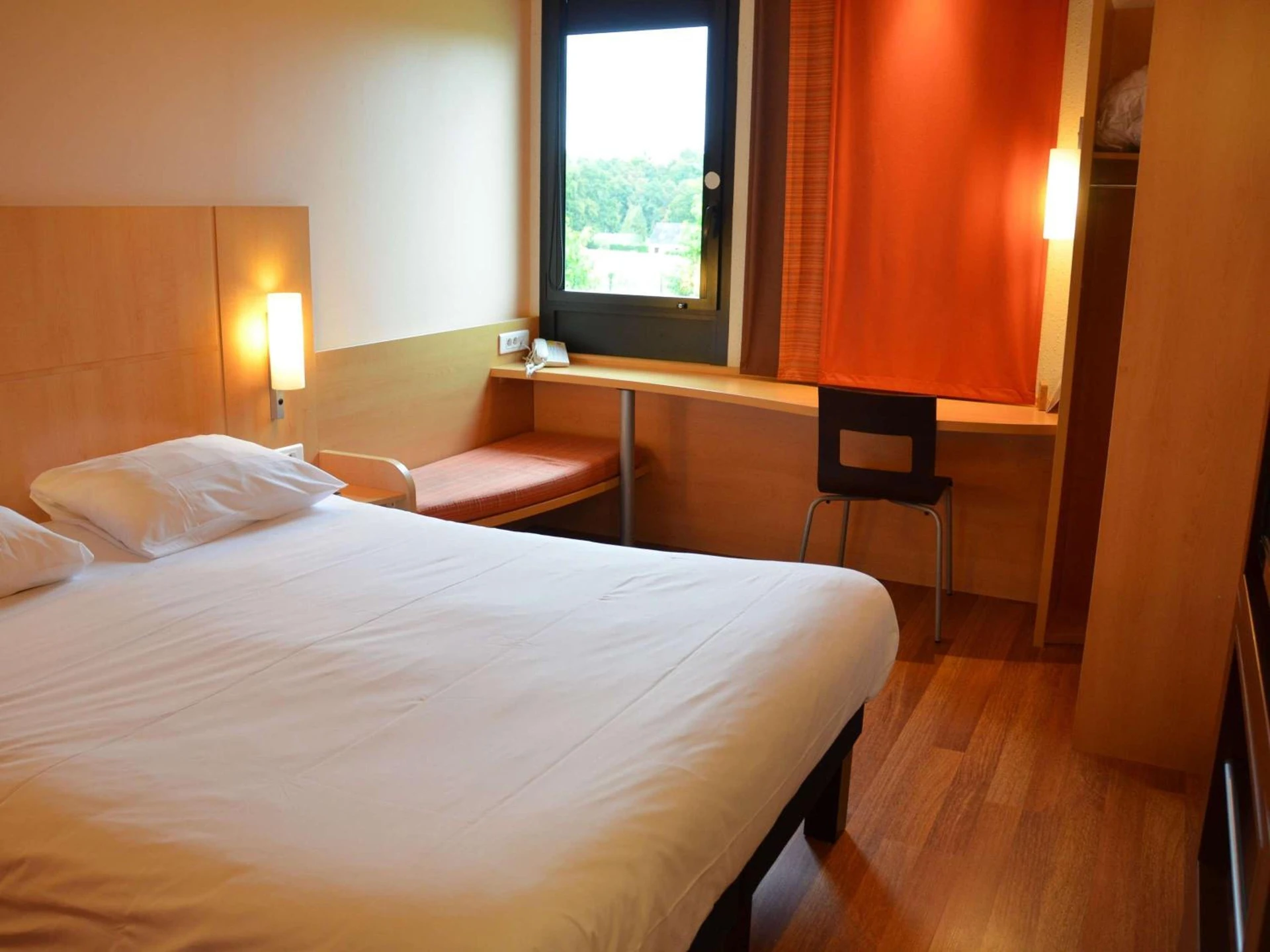 Chambre disponible pour un séminaire d'entreprise à Hôtel ibis Guingamp Cœur de Bretagne - Ploumagoar