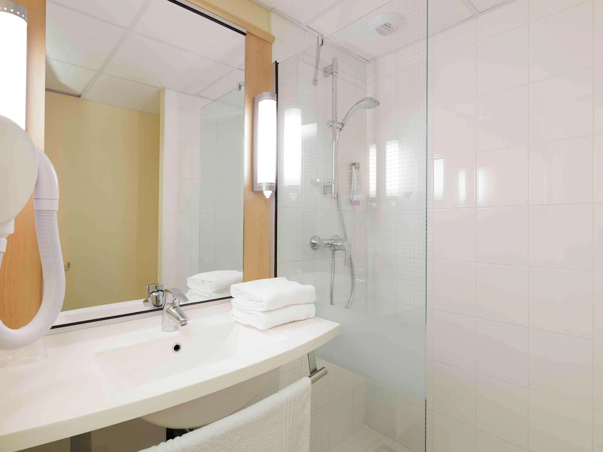 Chambre disponible pour un séminaire d'entreprise à Hôtel ibis Guingamp Cœur de Bretagne - Ploumagoar