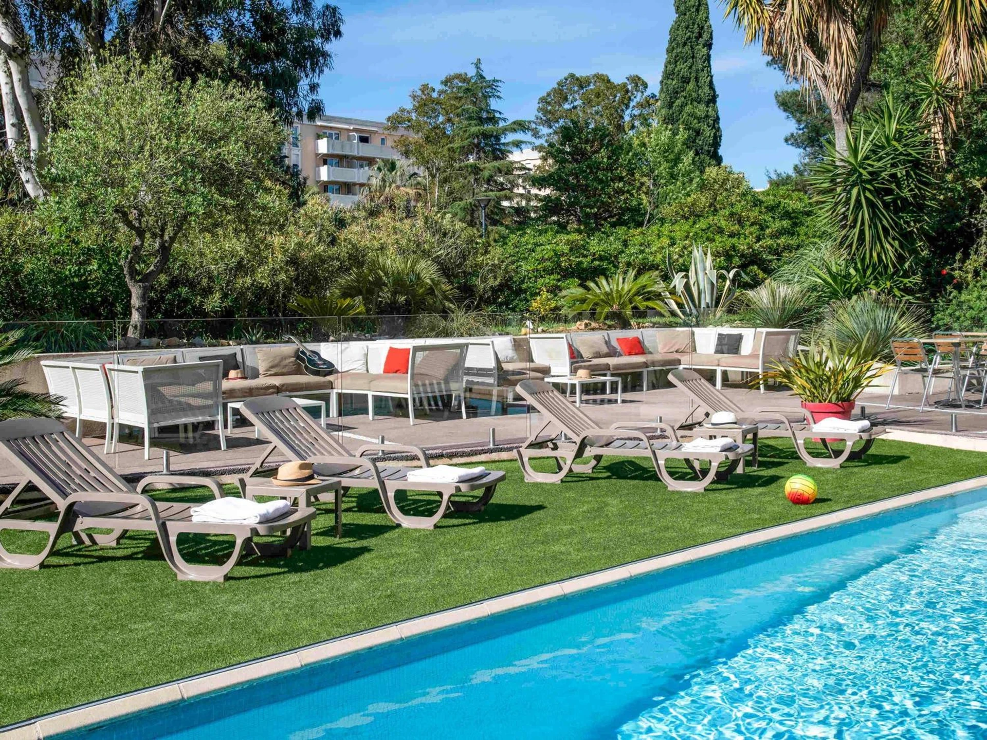Ambiance de travail pour séminaire d'entreprise à ibis Hyeres Centre - Hyères