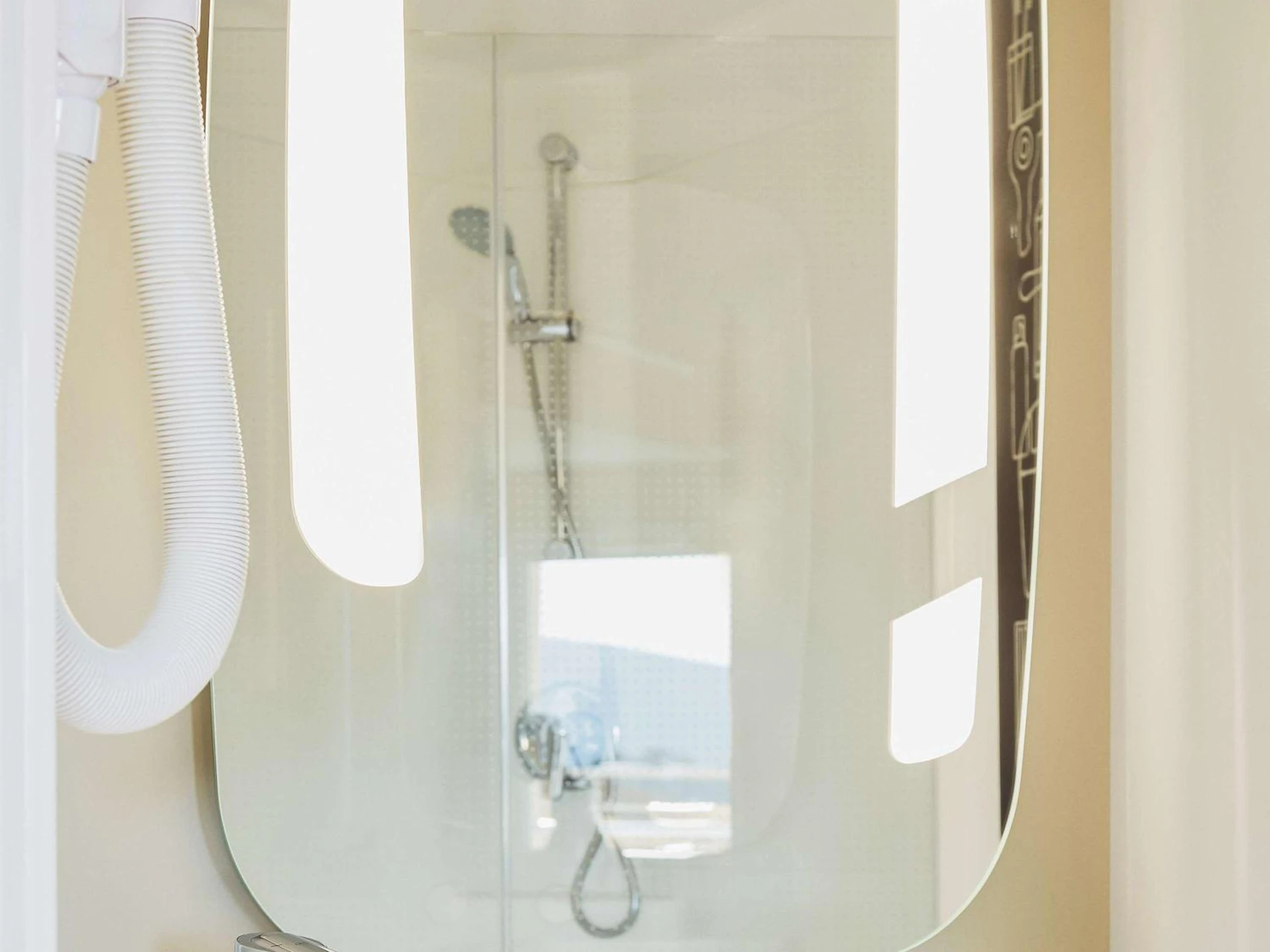 Magnifique chambre pour un séminaire d'entreprise à ibis La Ciotat - La Ciotat