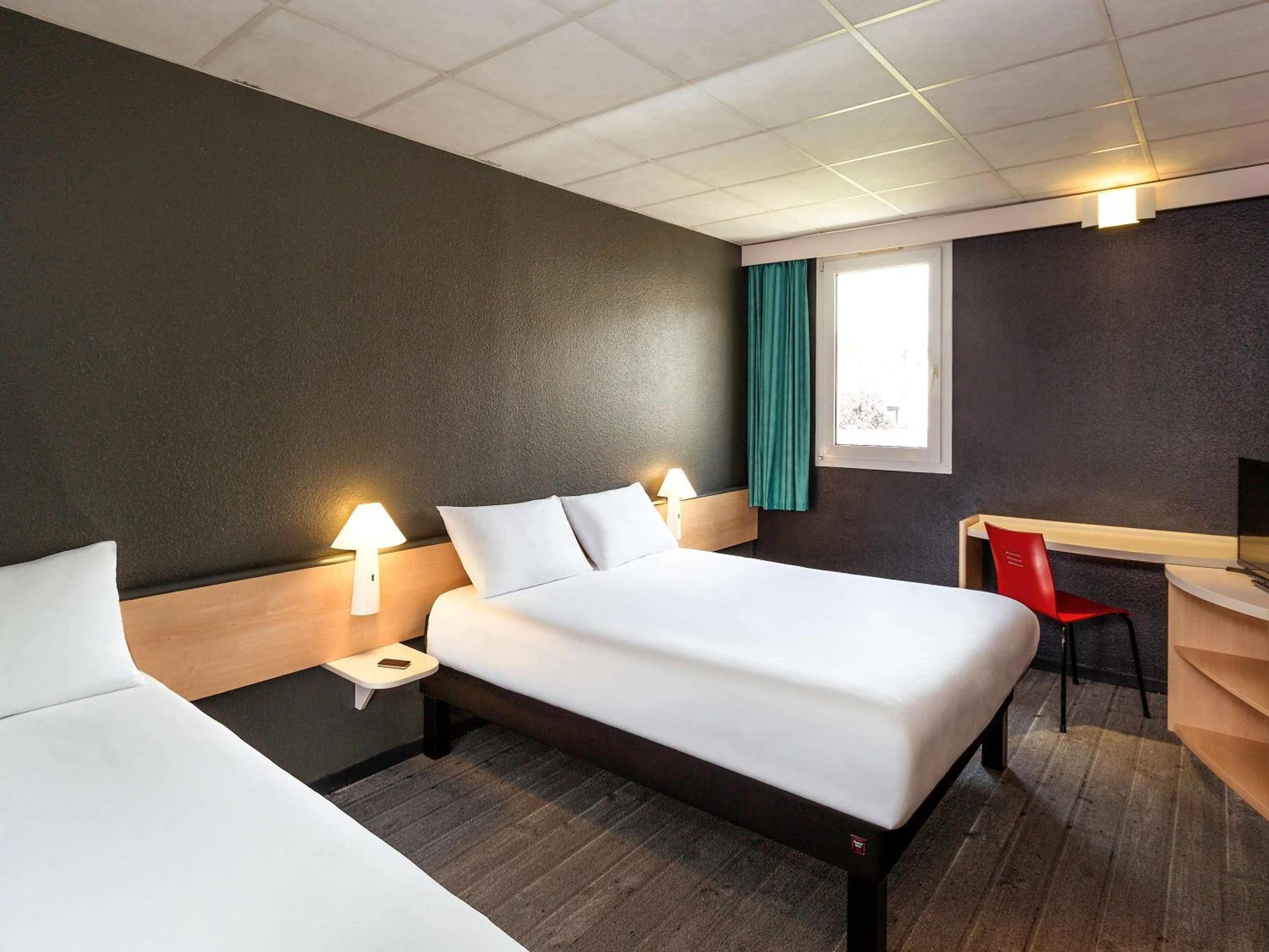Magnifique chambre pour un séminaire d'entreprise à ibis Lannion - Lannion
