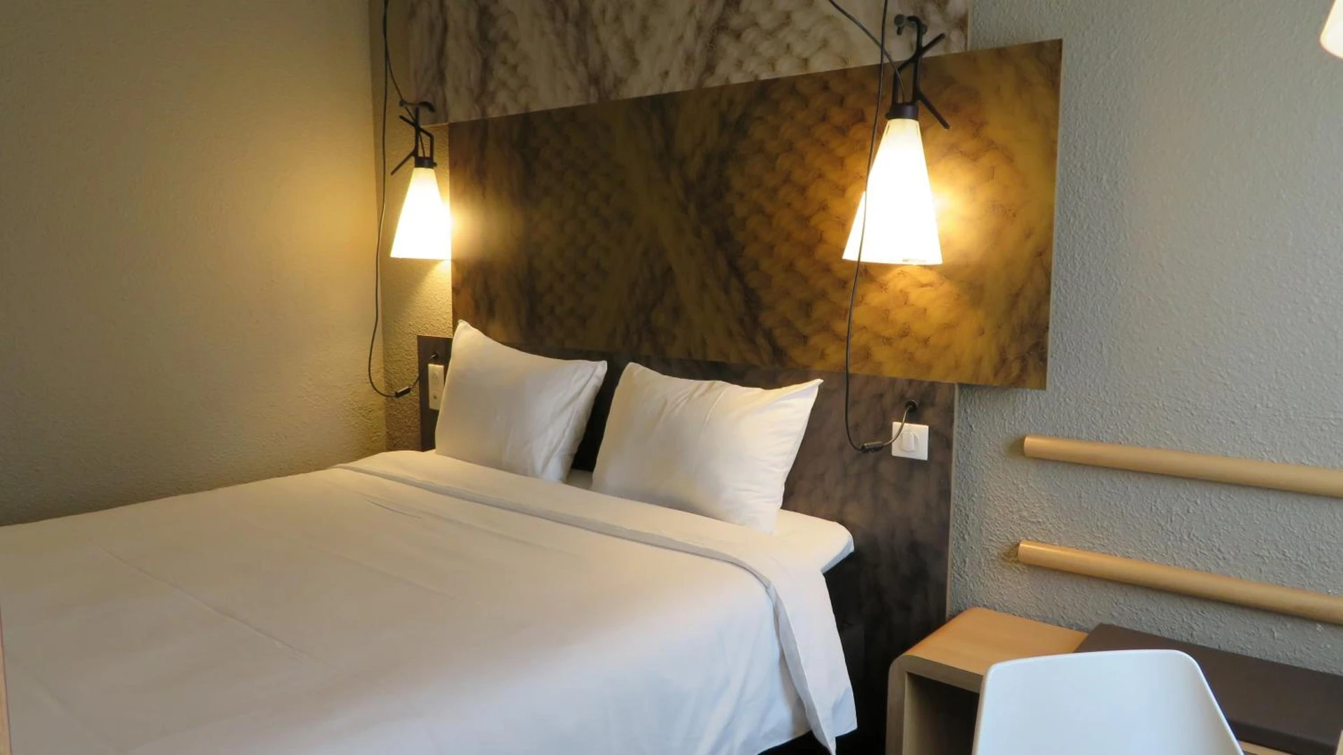 Magnifique chambre pour un séminaire d'entreprise à ibis Melun - Melun