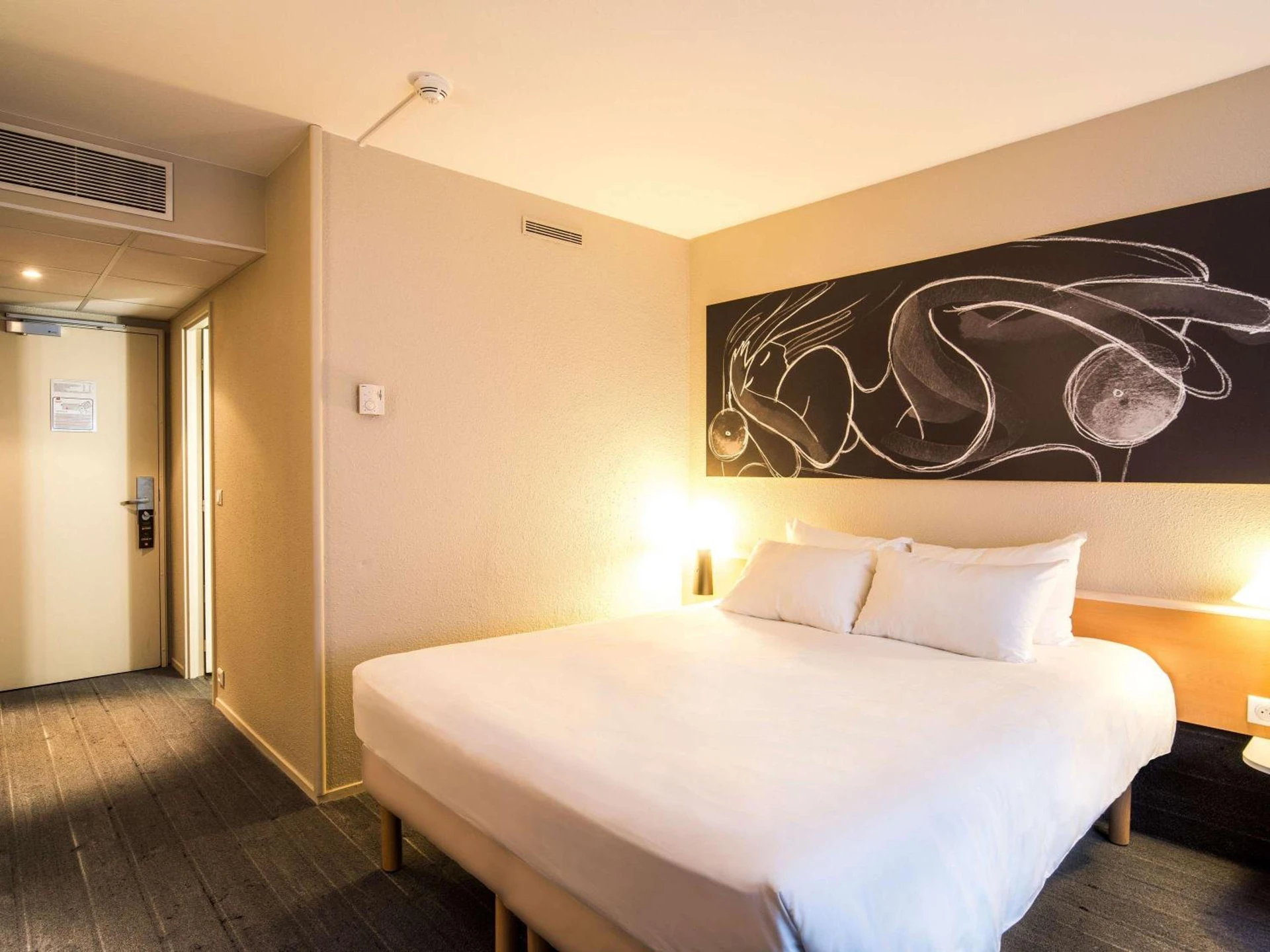 Magnifique chambre pour un séminaire d'entreprise à ibis Metz Nord - Woippy