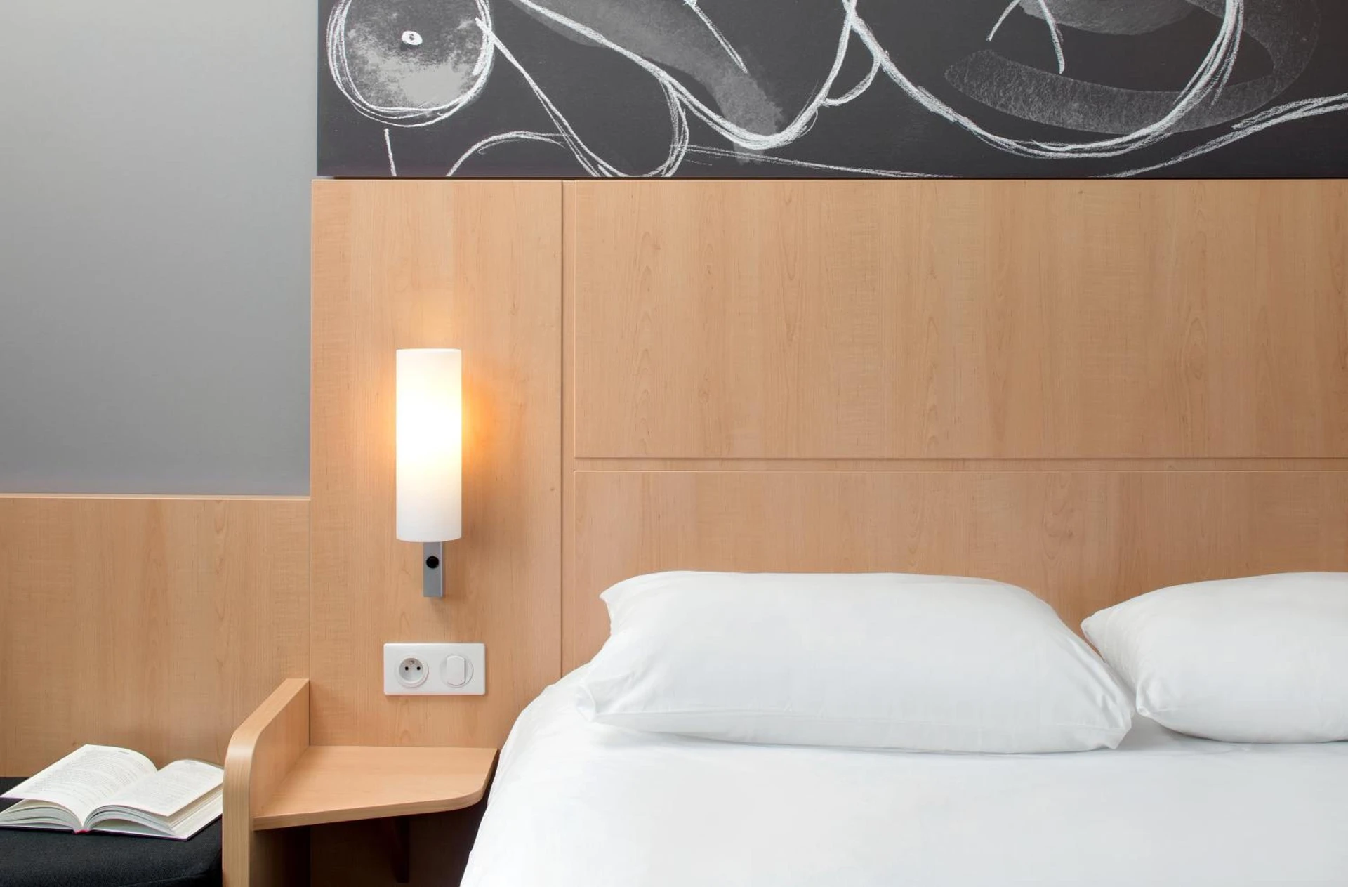 Magnifique chambre pour un séminaire d'entreprise à ibis Montceau les Mines - Montceau-les-Mines
