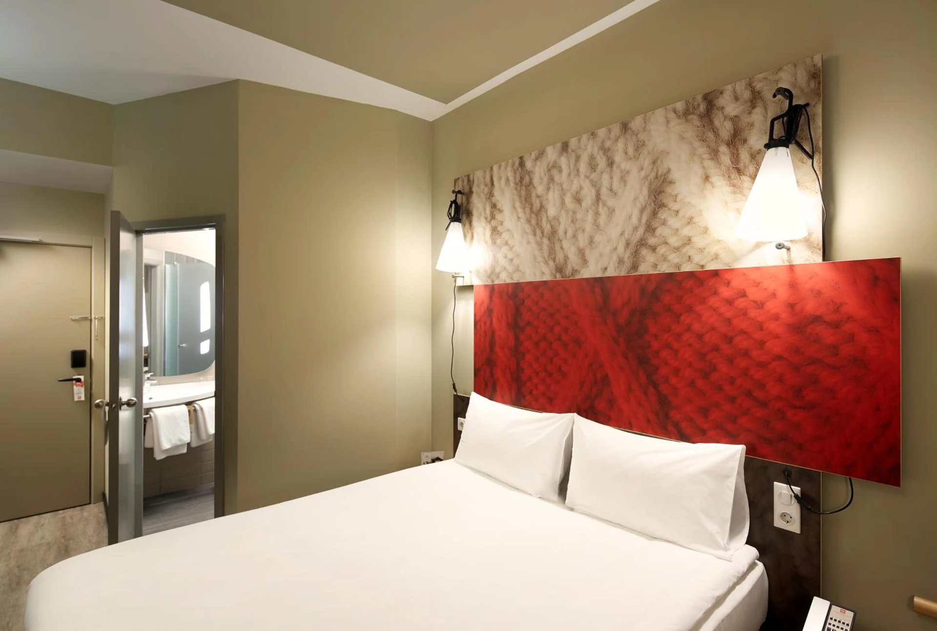 Magnifique chambre pour un séminaire d'entreprise à ibis Paris Gare du Nord Château Landon 10ème - Paris