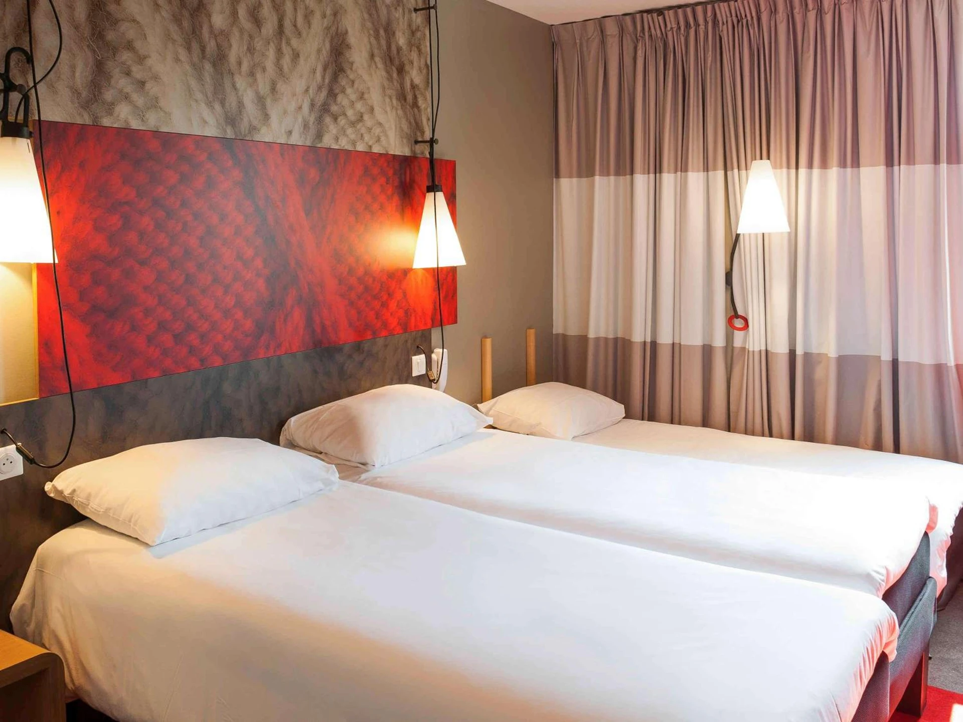 Chambre disponible pour un séminaire d'entreprise à ibis Paris La Defense Courbevoie - Courbevoie
