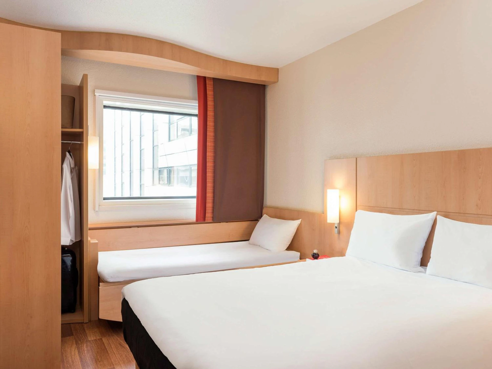 Chambre disponible pour un séminaire d'entreprise à ibis Paris la Défense Esplanade - Courbevoie