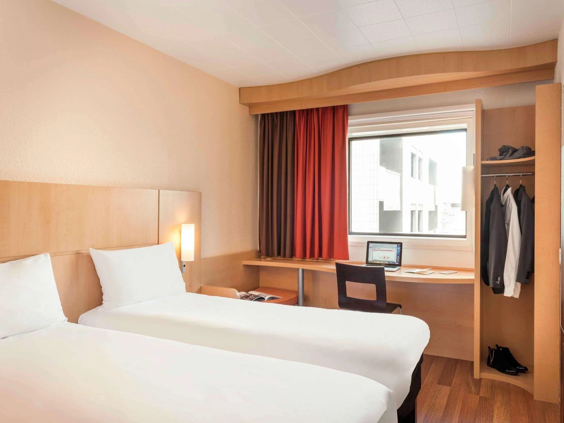 Chambre disponible pour un séminaire d'entreprise à ibis Paris la Défense Esplanade - Courbevoie