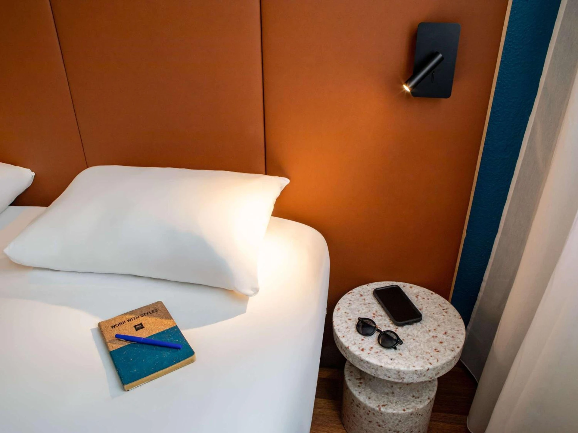 Magnifique chambre pour un séminaire d'entreprise à ibis Paris Ornano Montmartre Nord 18ème - Paris