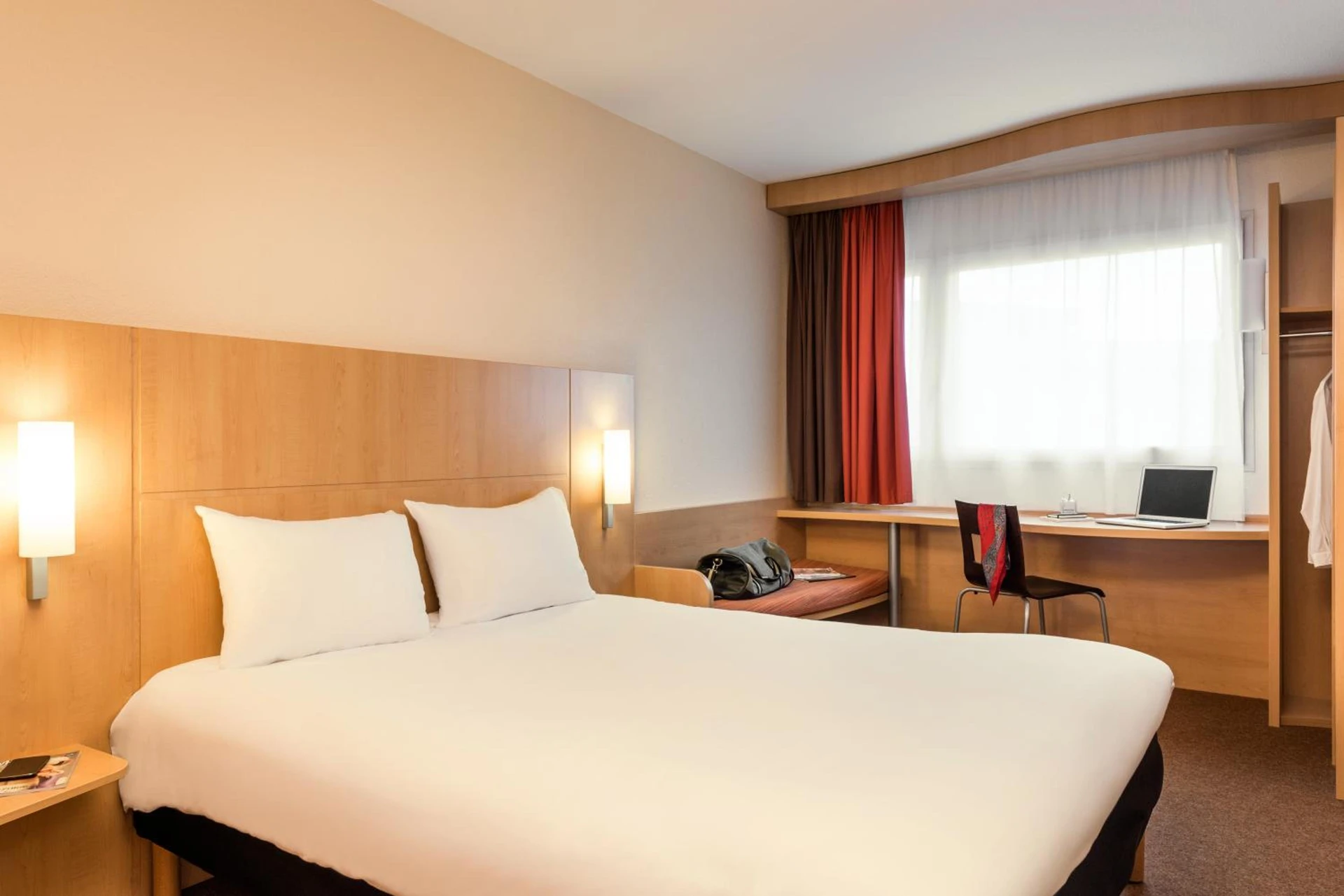 Magnifique chambre pour un séminaire d'entreprise à ibis Paris Pantin Eglise - Pantin