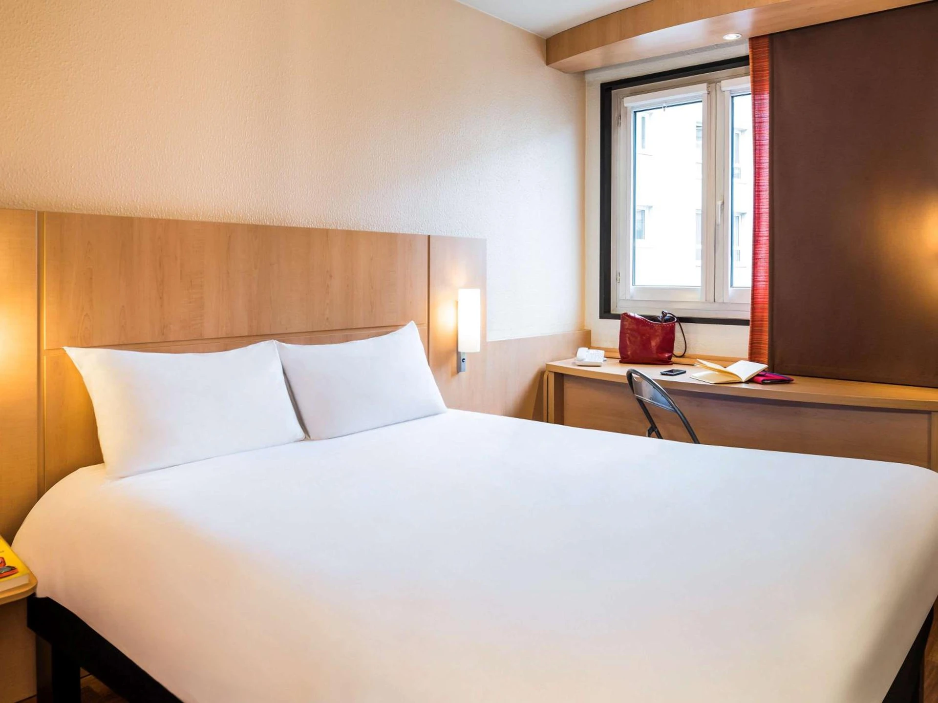 Chambre disponible pour un séminaire d'entreprise à ibis Paris Pont de Suresnes Longchamp - Suresnes