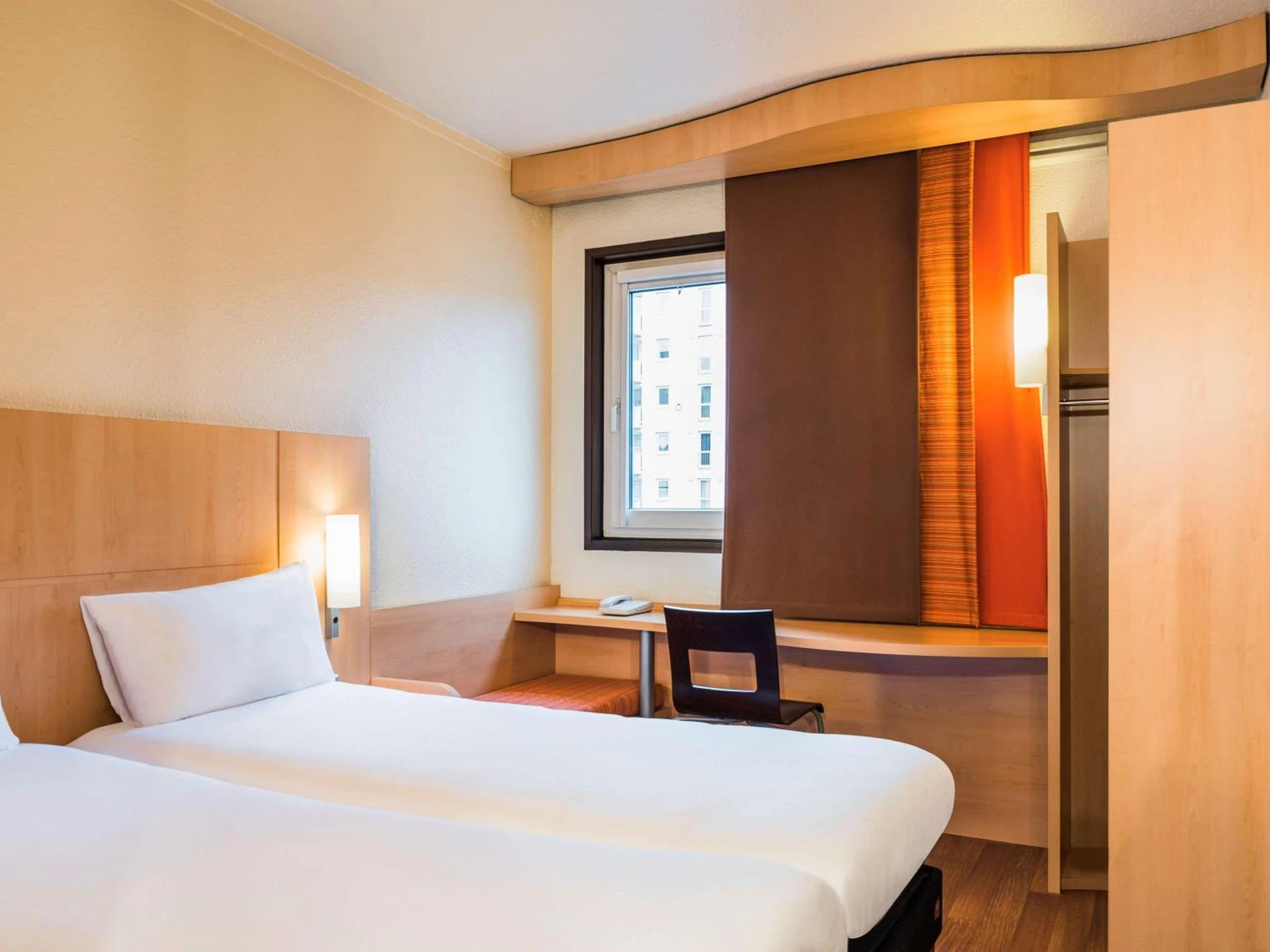 Chambre disponible pour un séminaire d'entreprise à ibis Paris Pont de Suresnes Longchamp - Suresnes