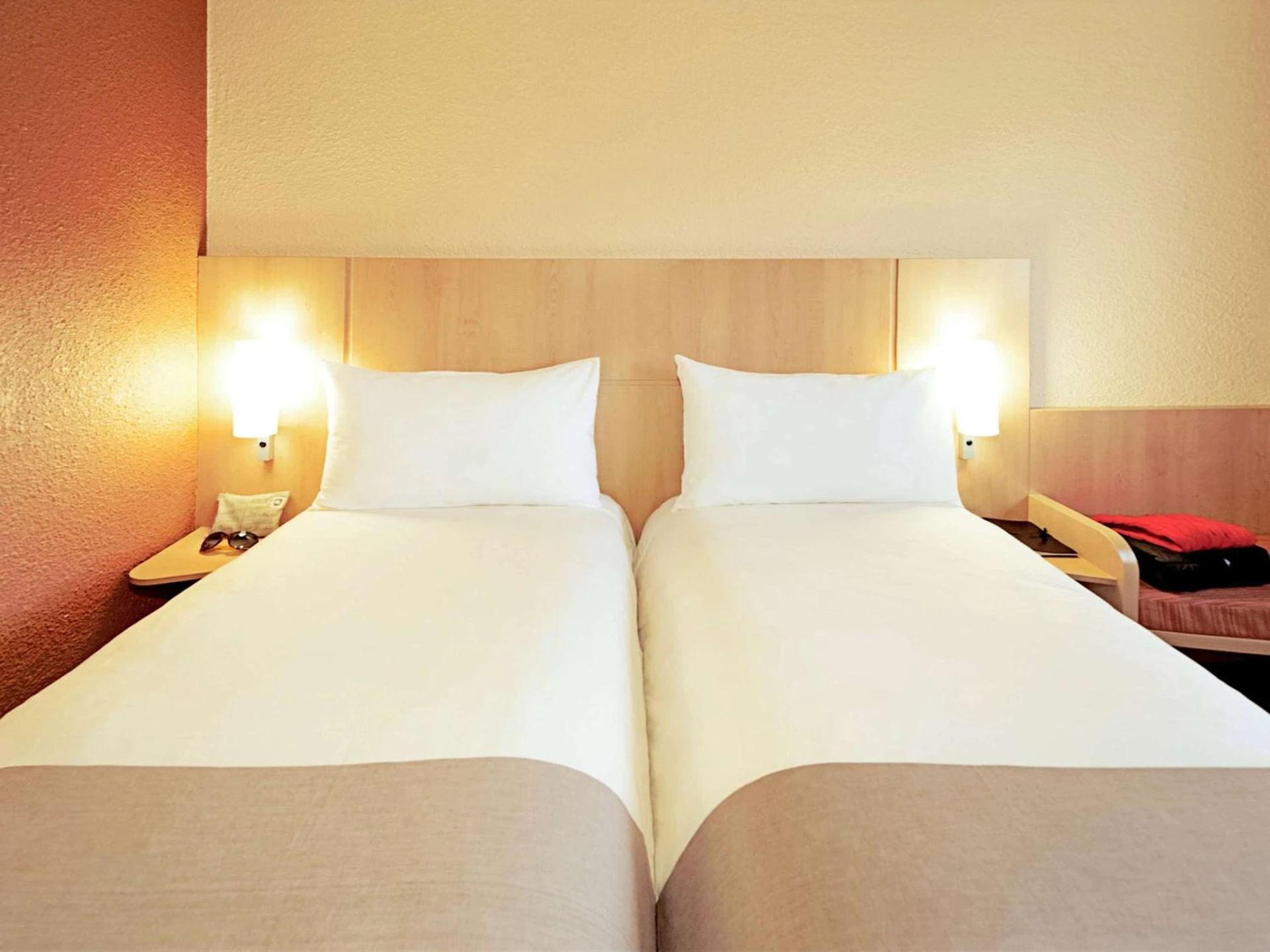 Magnifique chambre pour un séminaire d'entreprise à ibis Poitiers Sud - Poitiers
